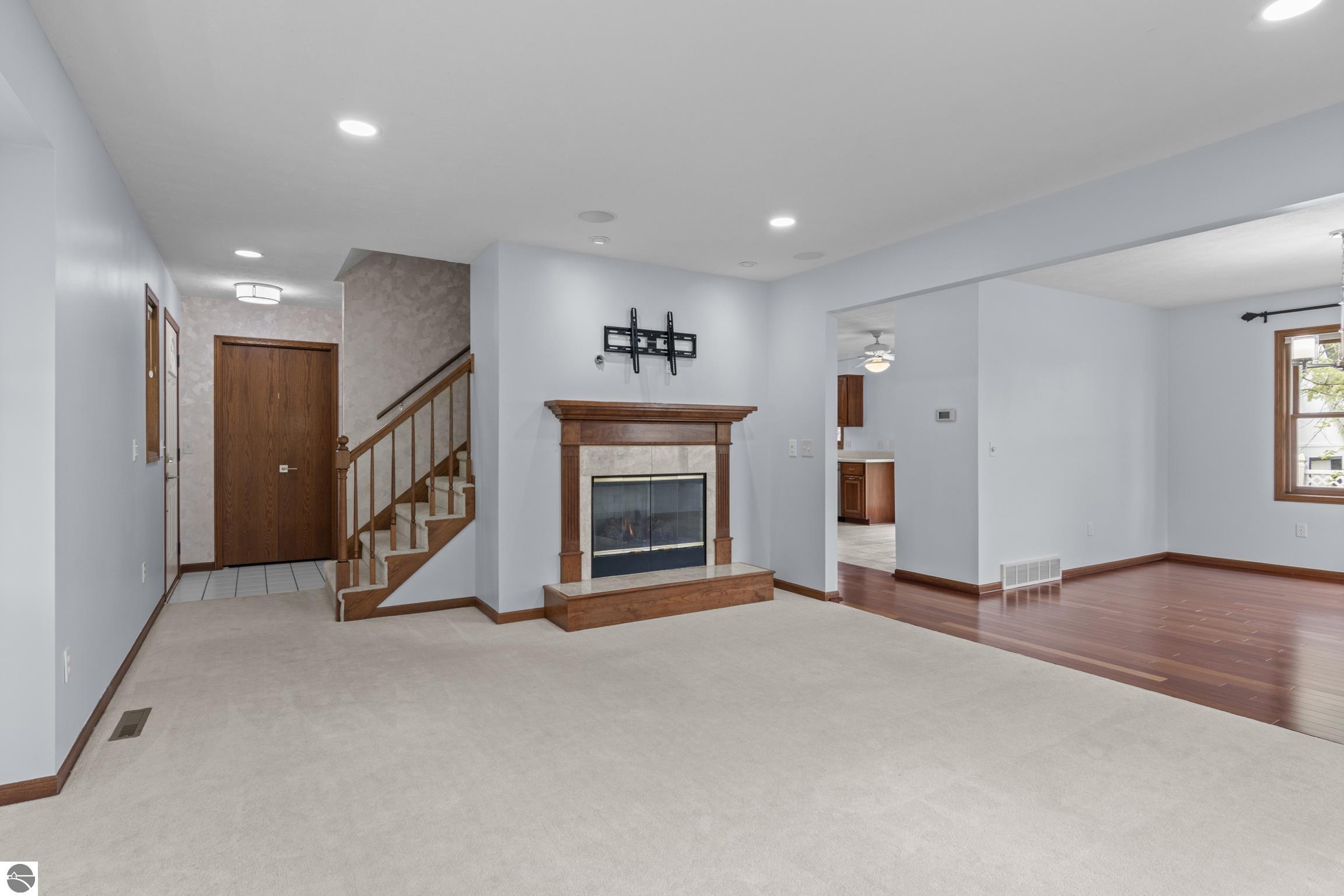 4925 Ridge Crest Drive