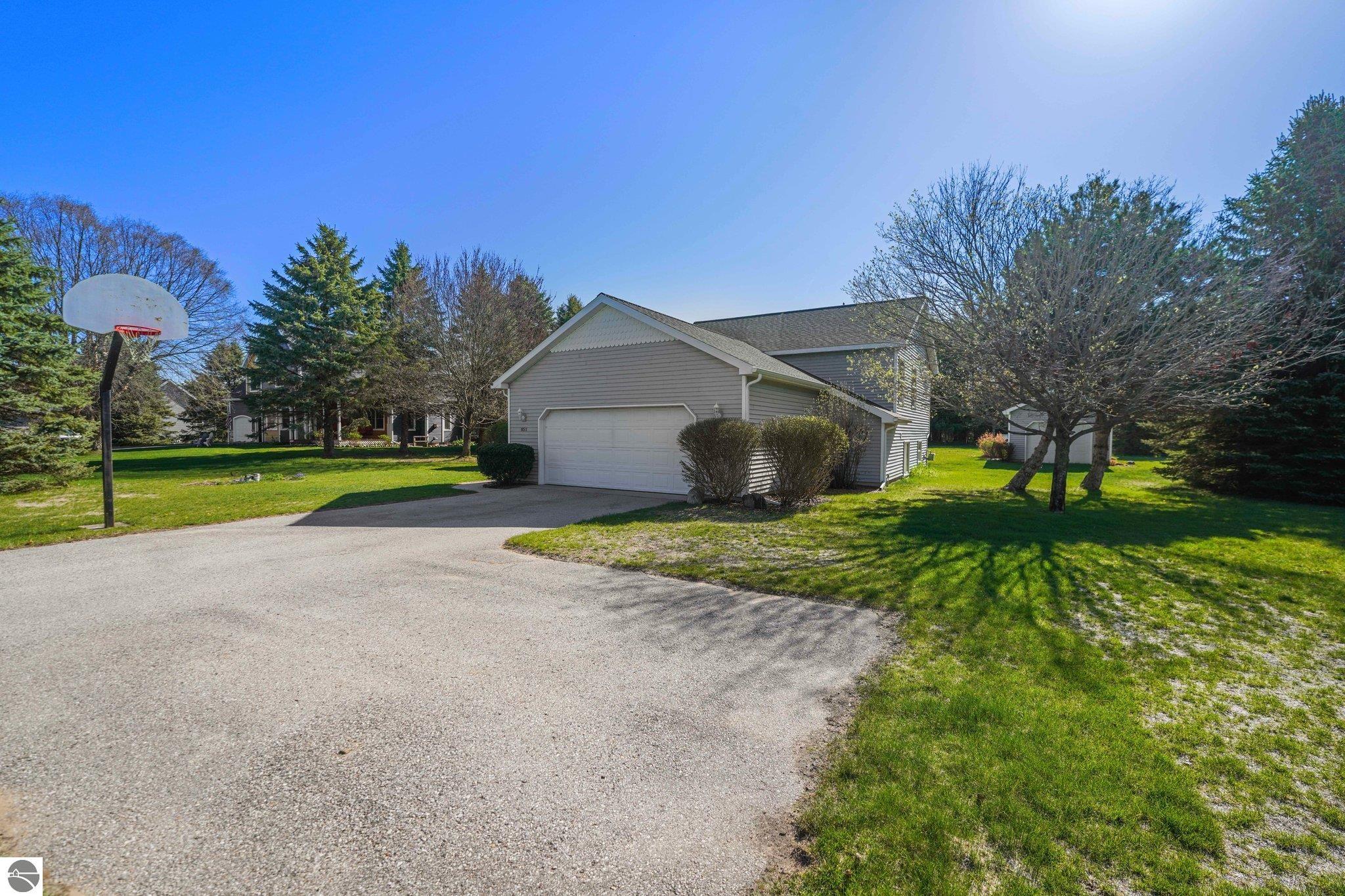851 South Creek Court