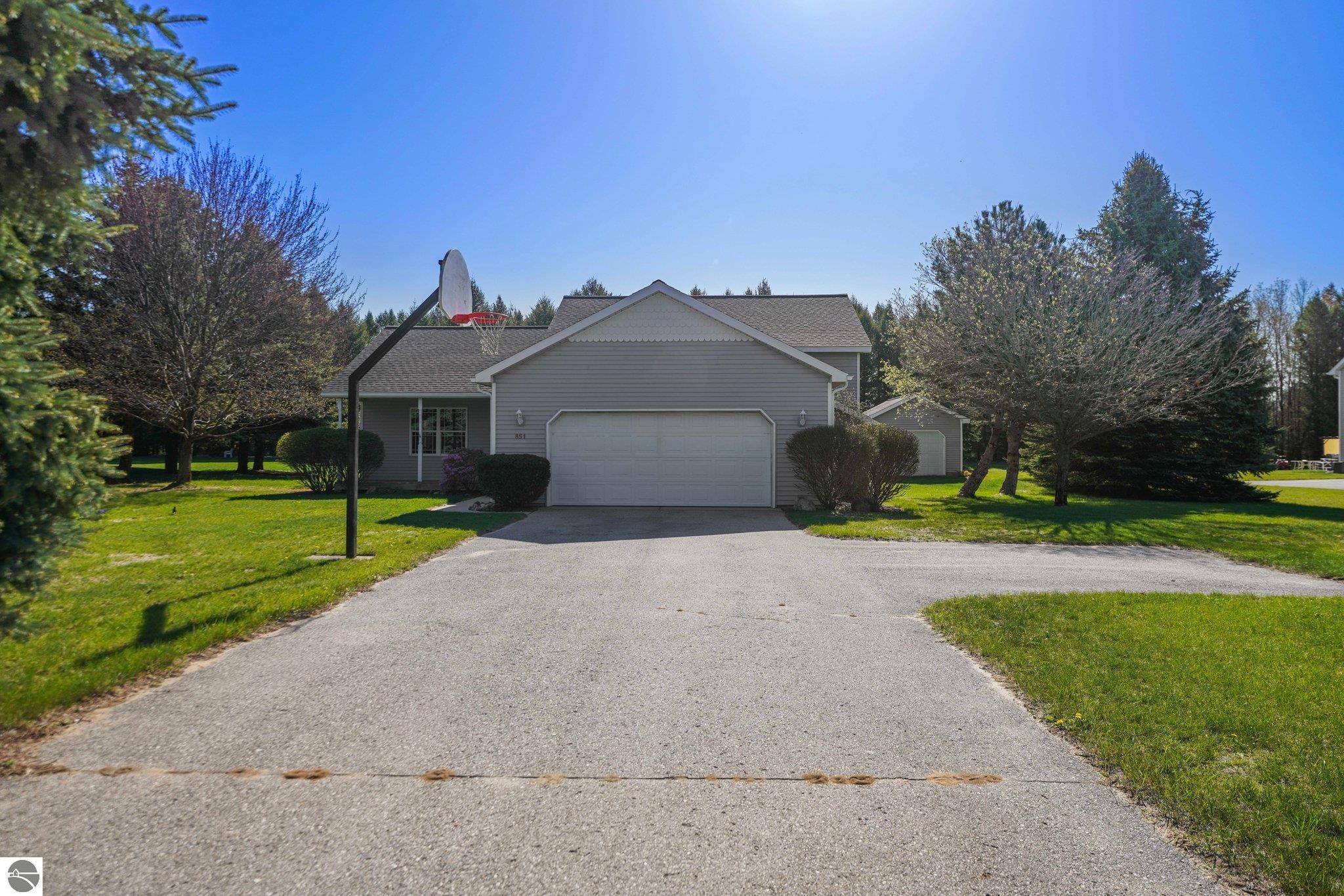 851 South Creek Court