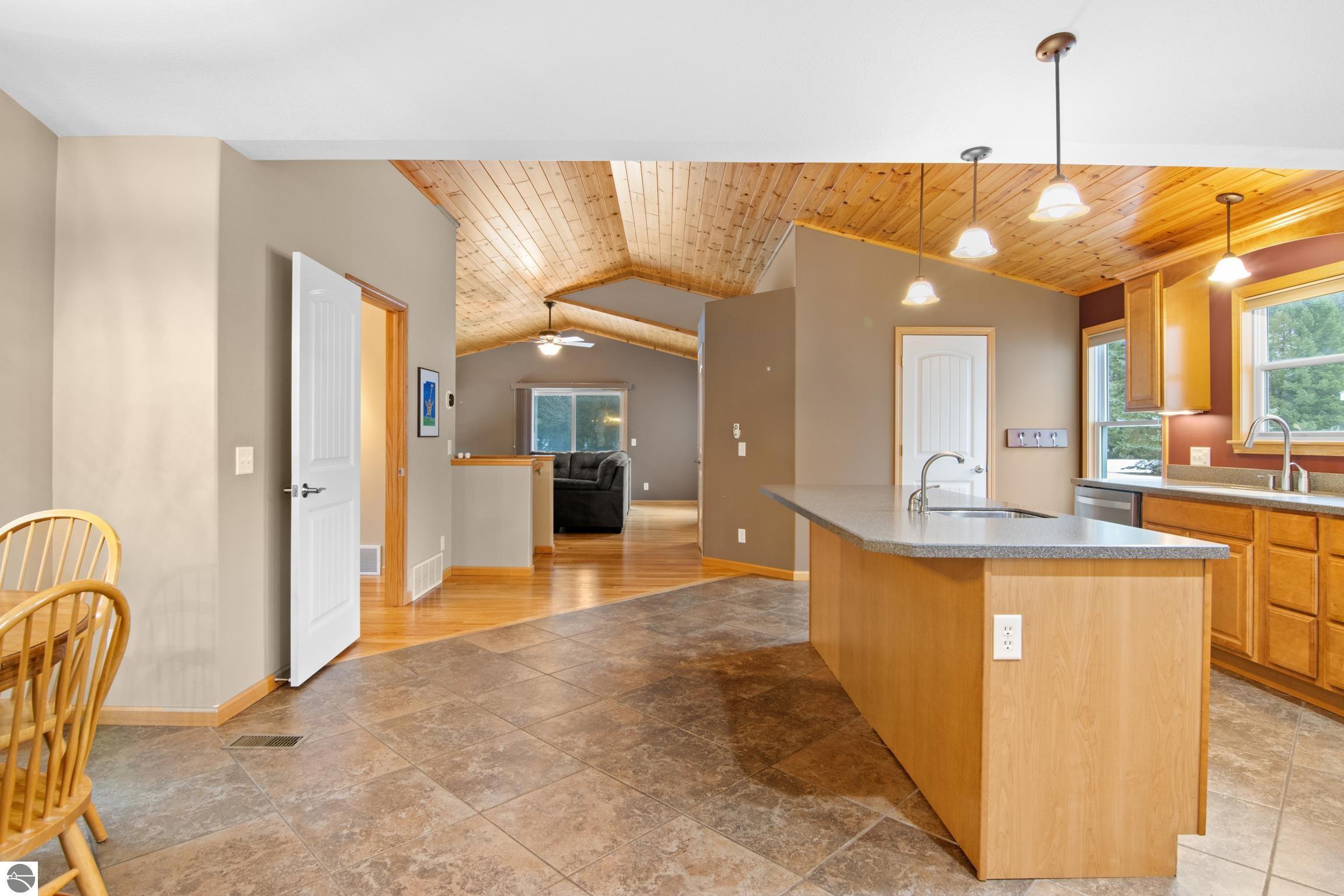 851 South Creek Court