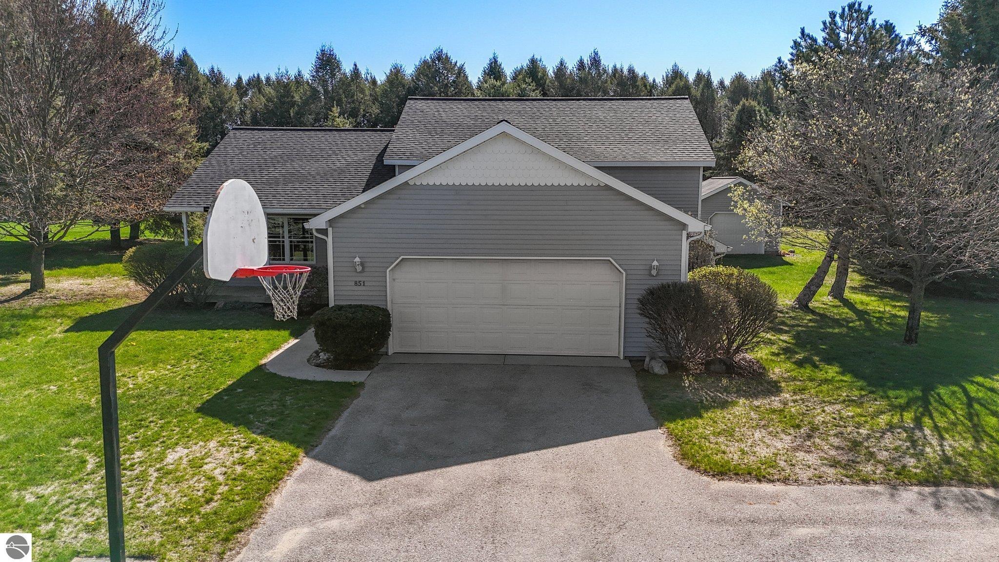 851 South Creek Court