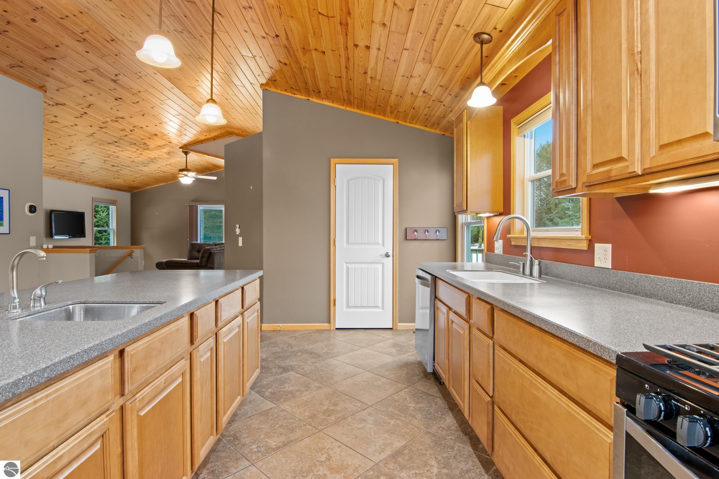 851 South Creek Court