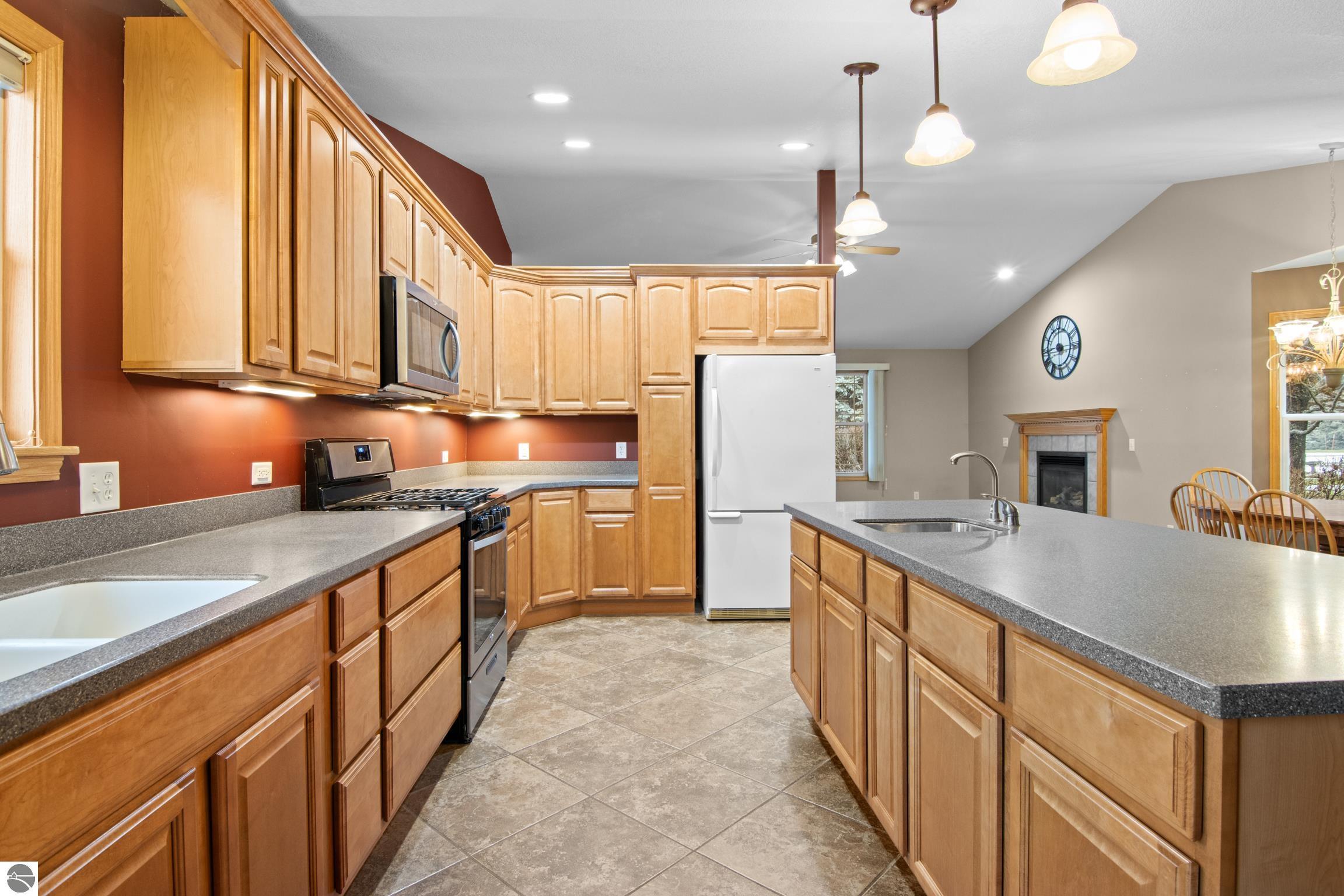 851 South Creek Court