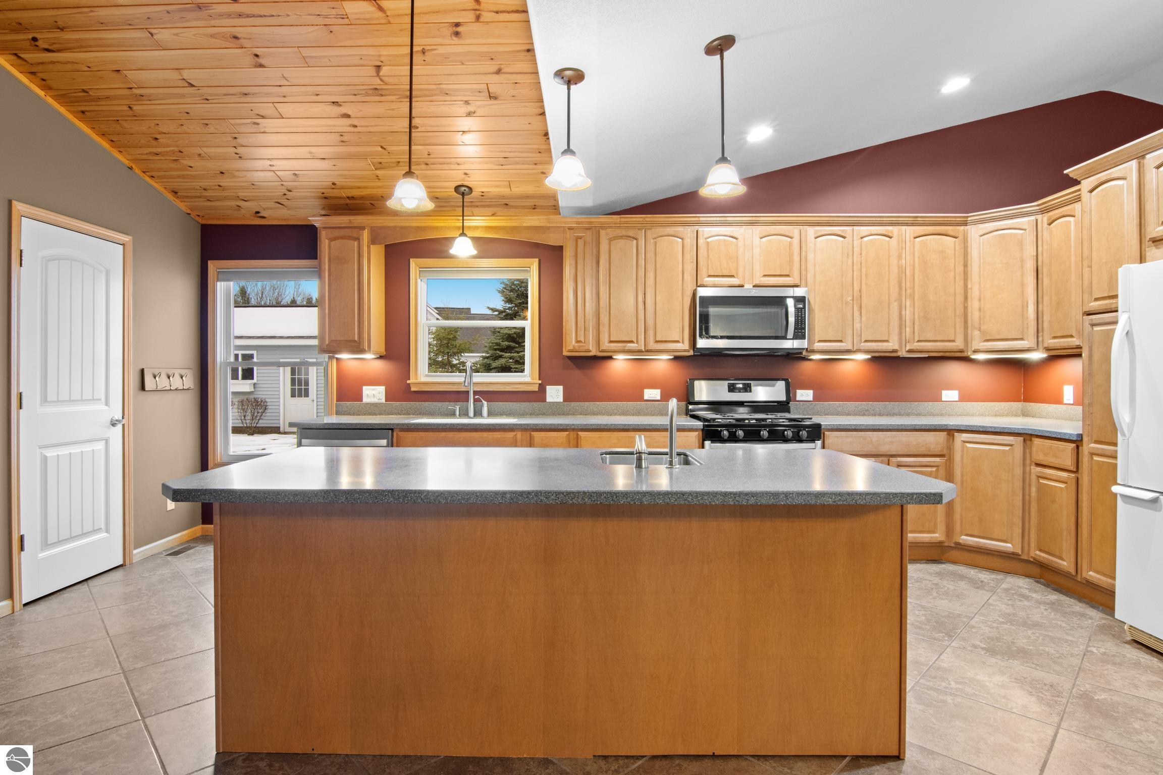 851 South Creek Court
