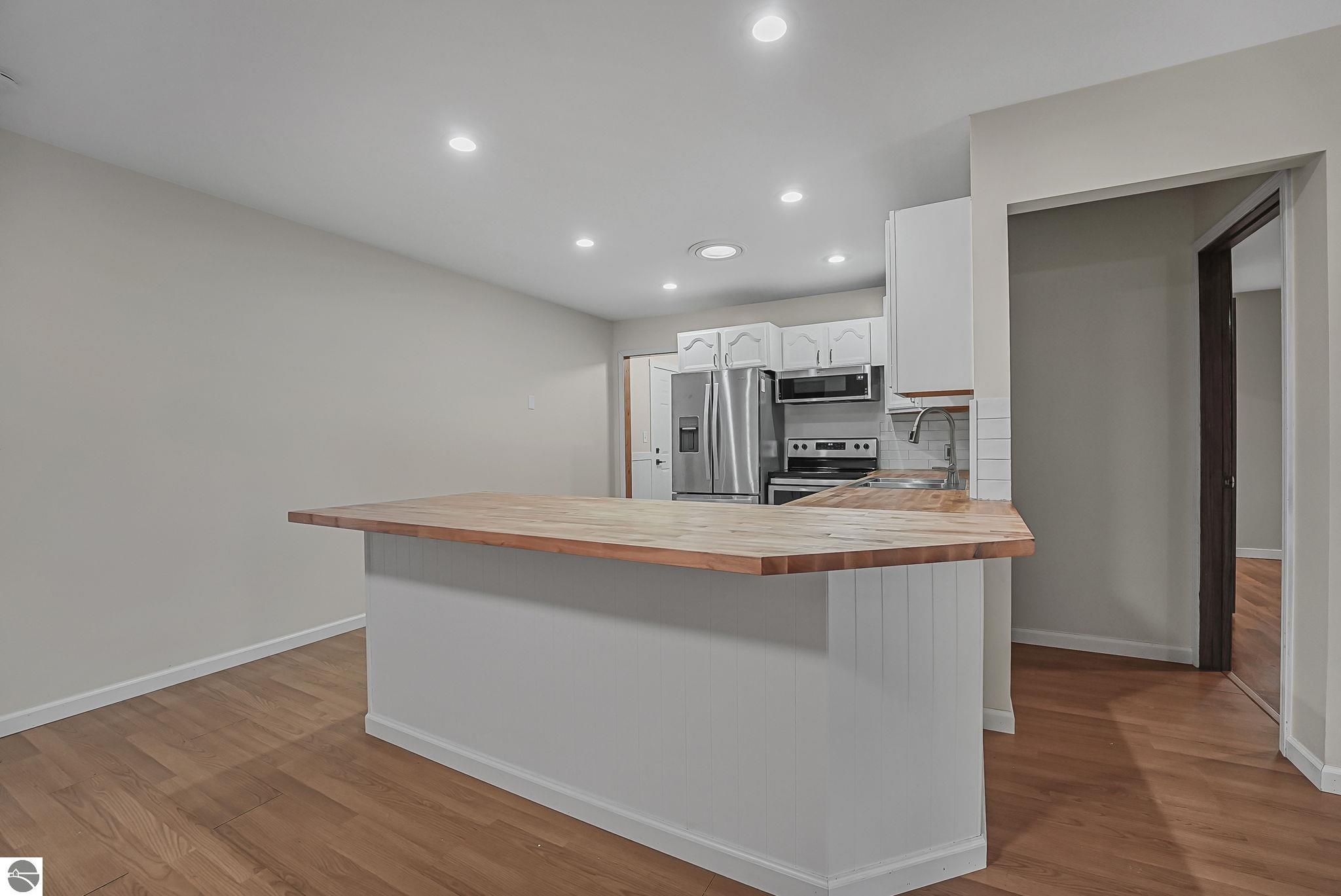 5251 Pinecrest Drive