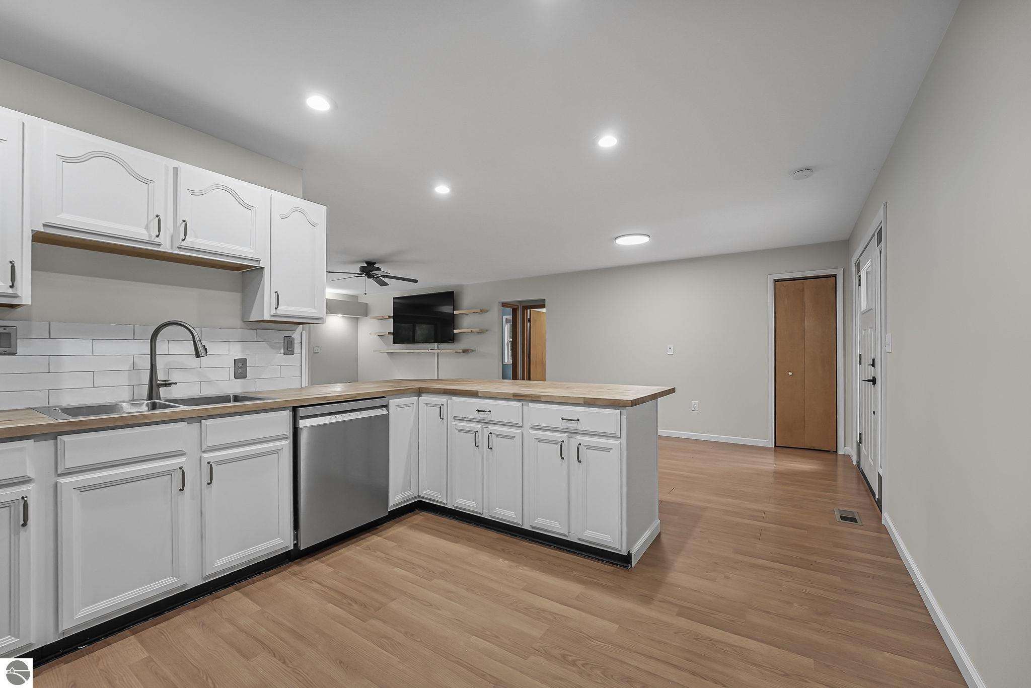 5251 Pinecrest Drive