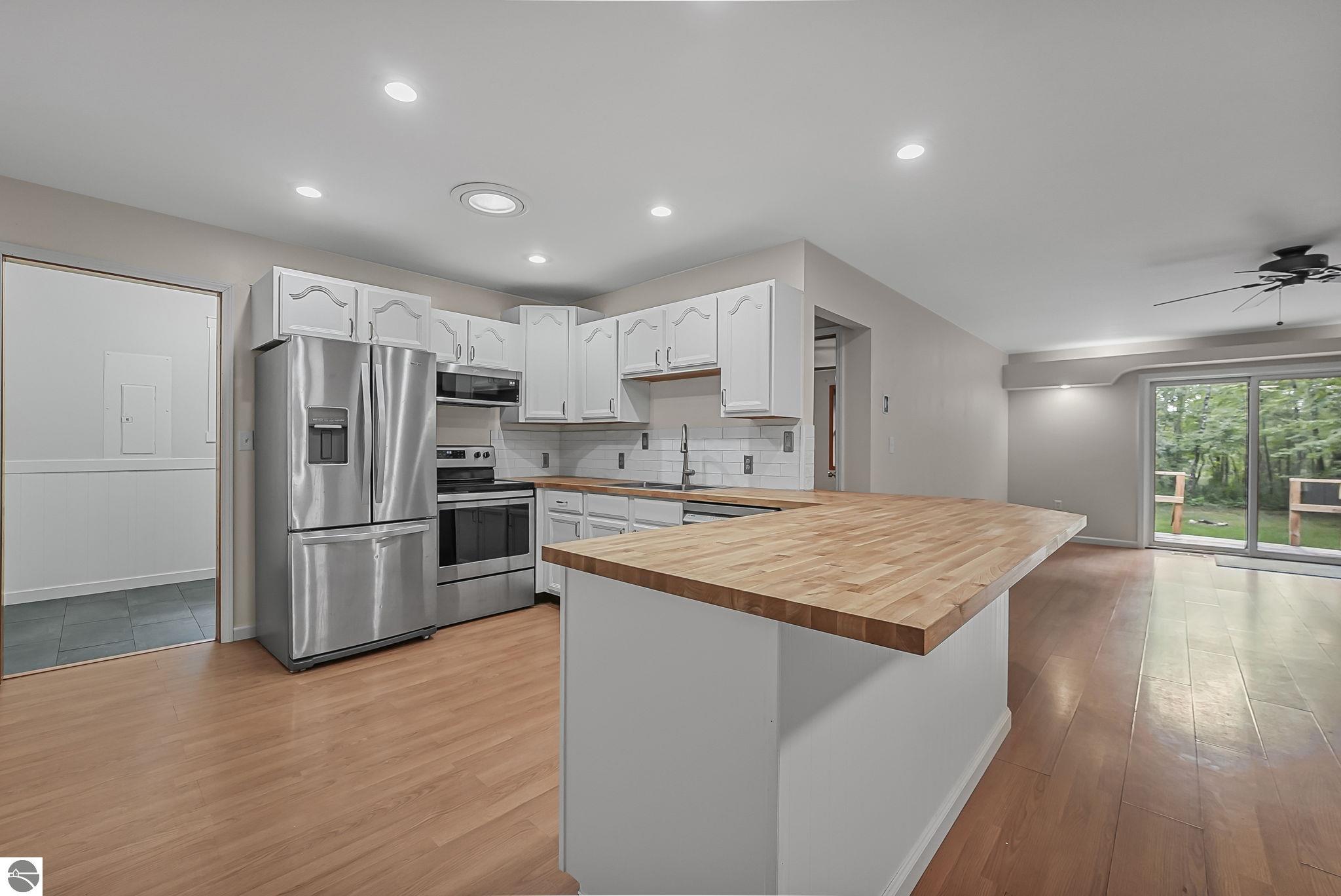 5251 Pinecrest Drive