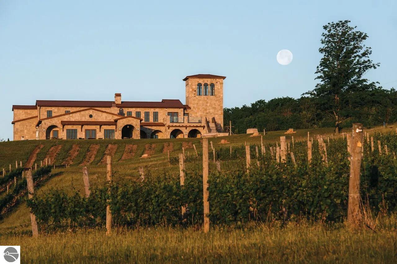 7320 Peninsula Drive