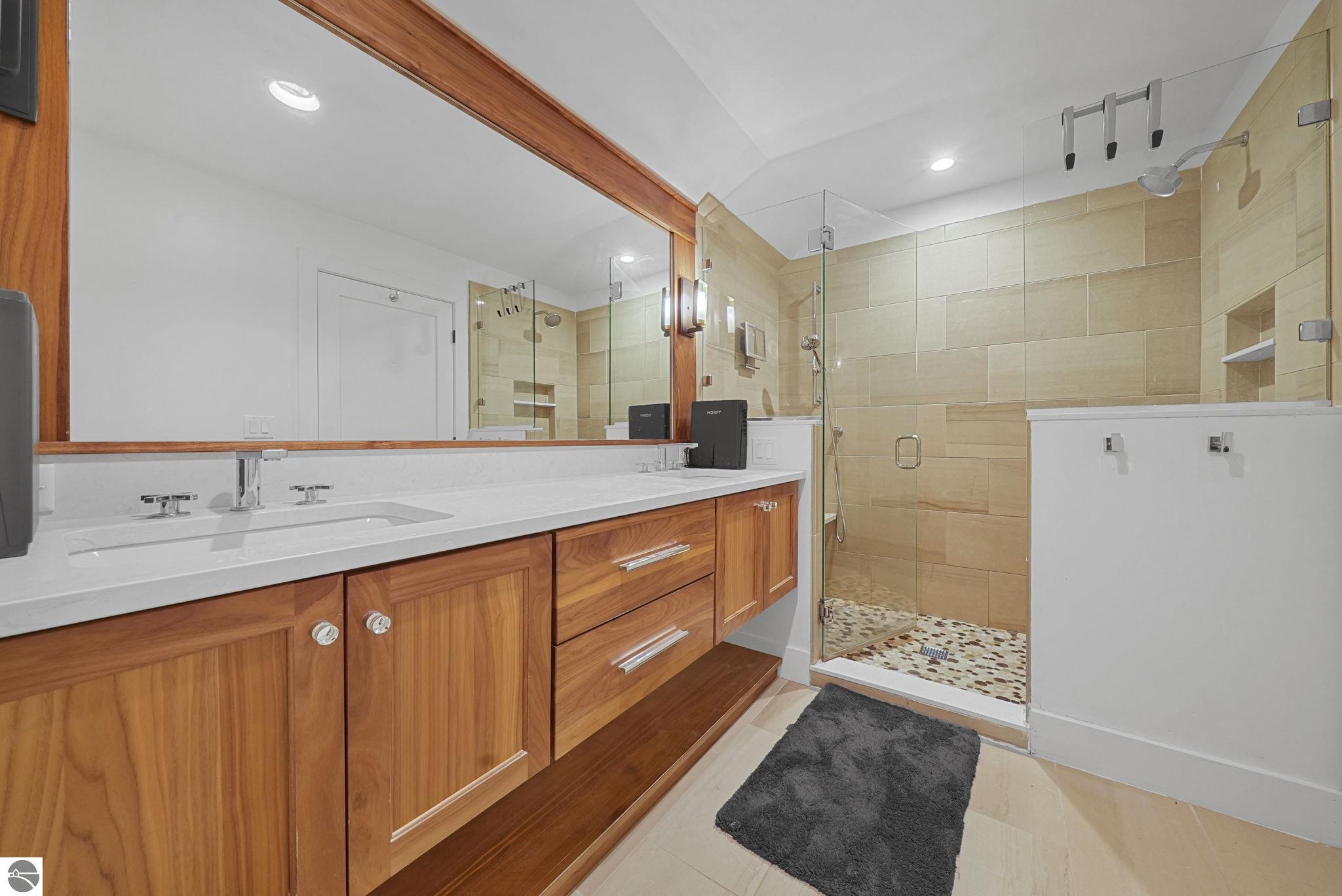 7320 Peninsula Drive