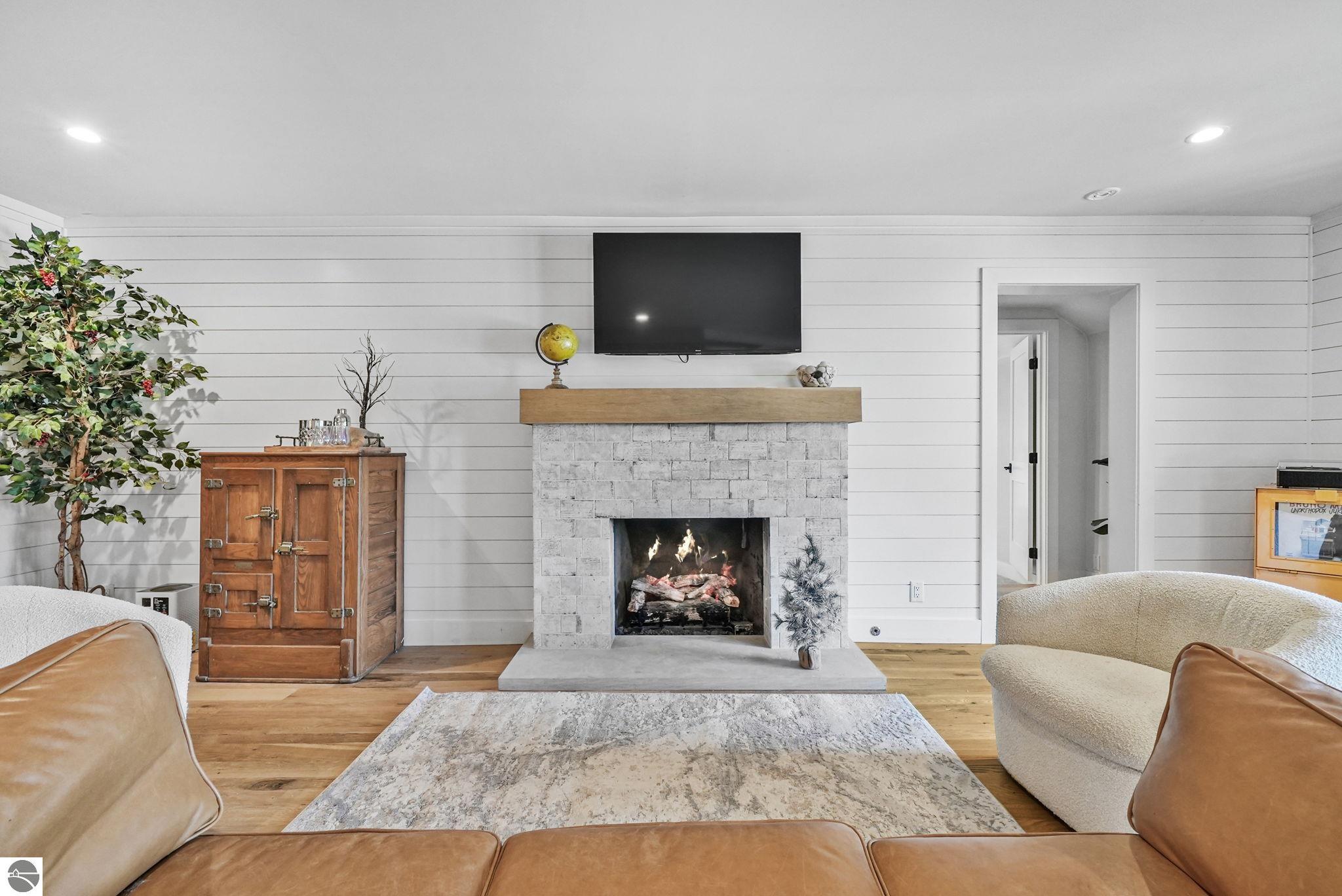 7320 Peninsula Drive