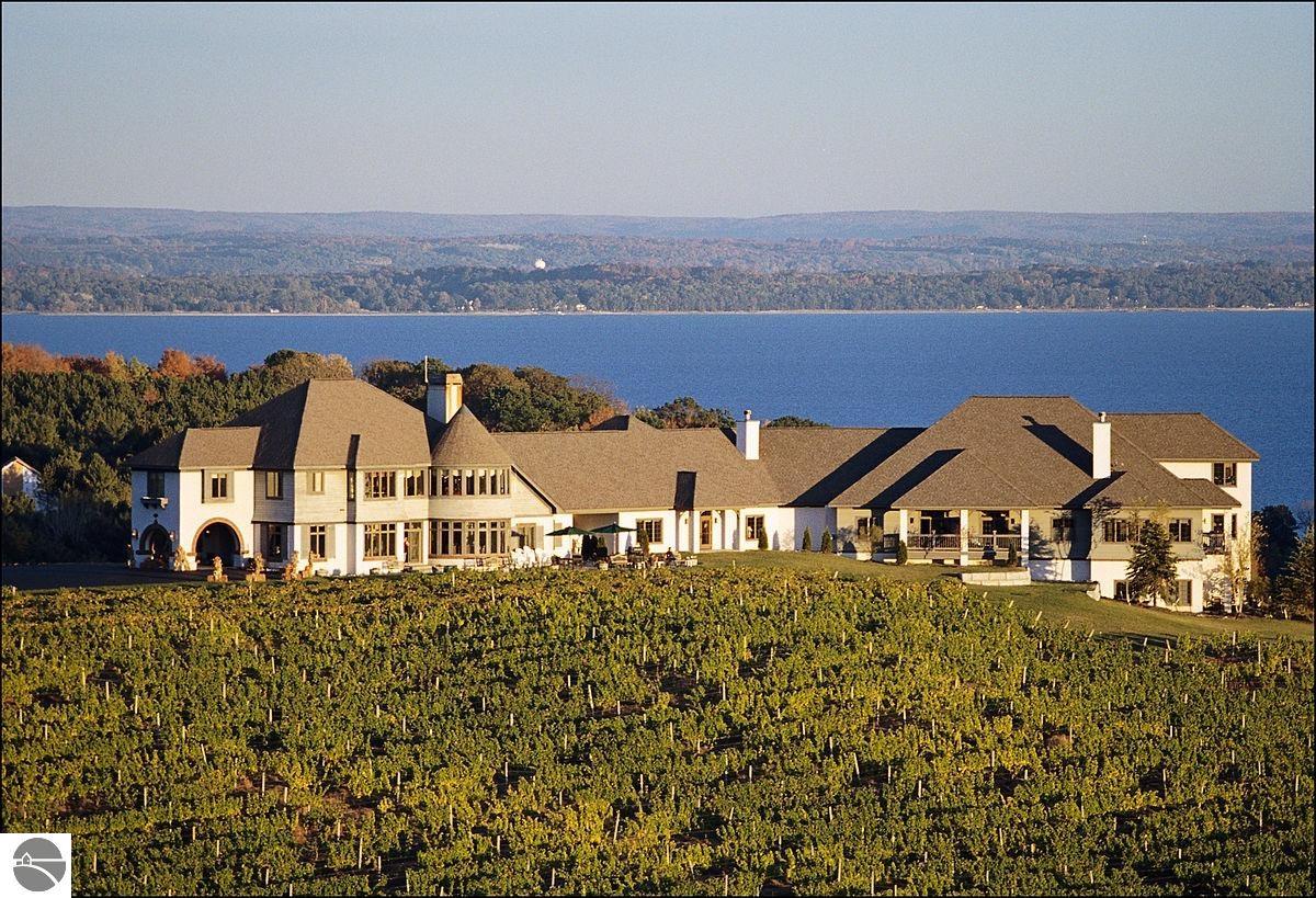 7320 Peninsula Drive