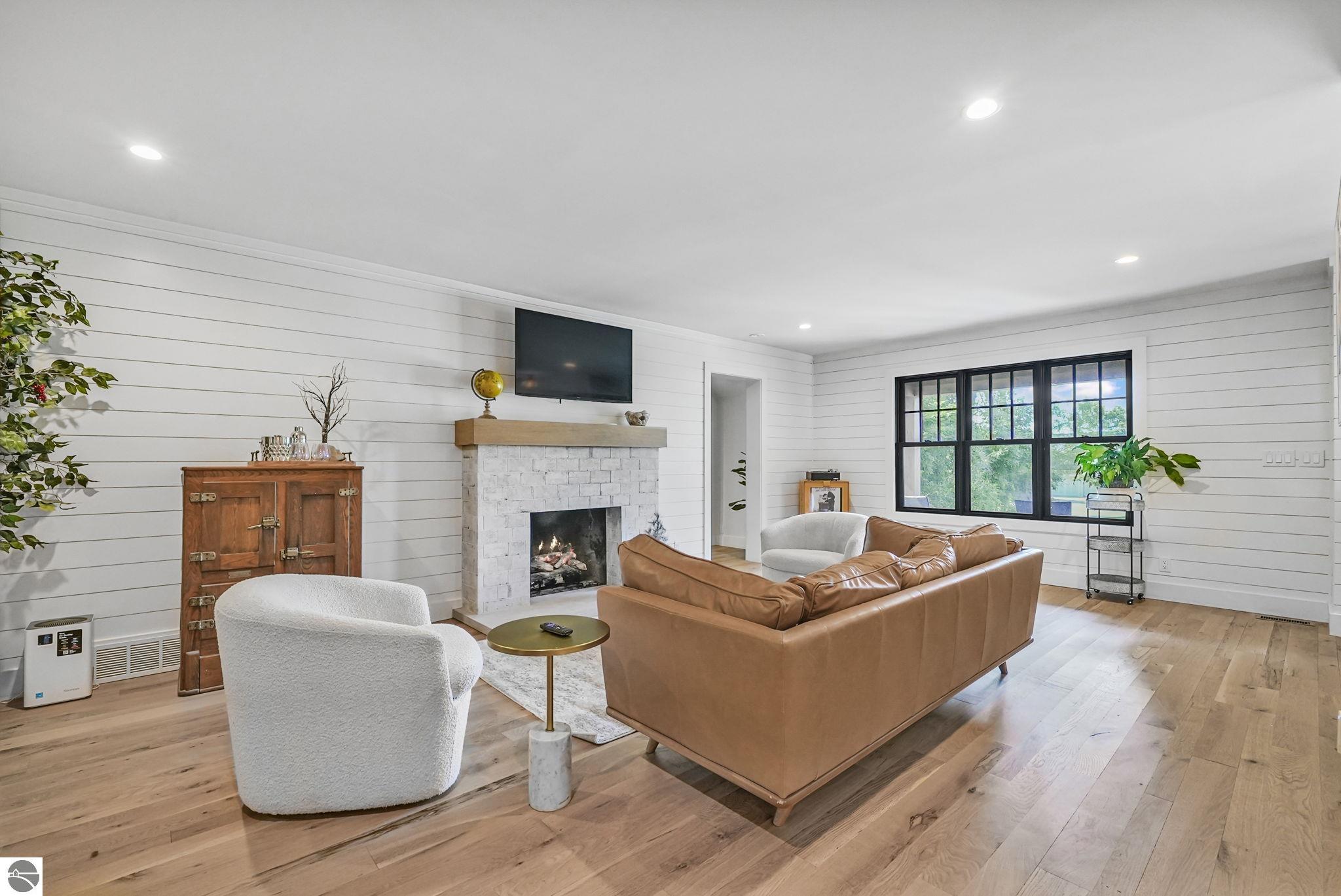 7320 Peninsula Drive