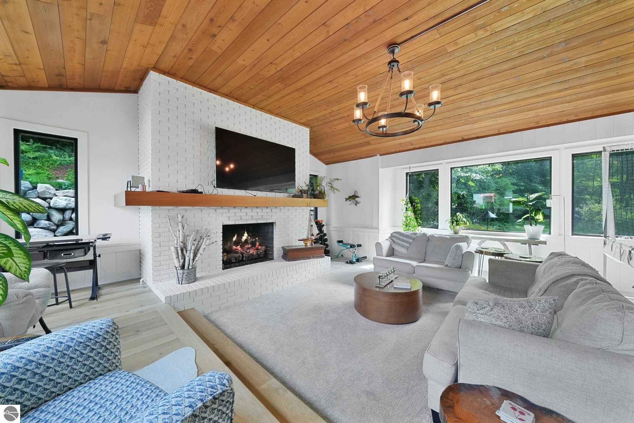 7320 Peninsula Drive