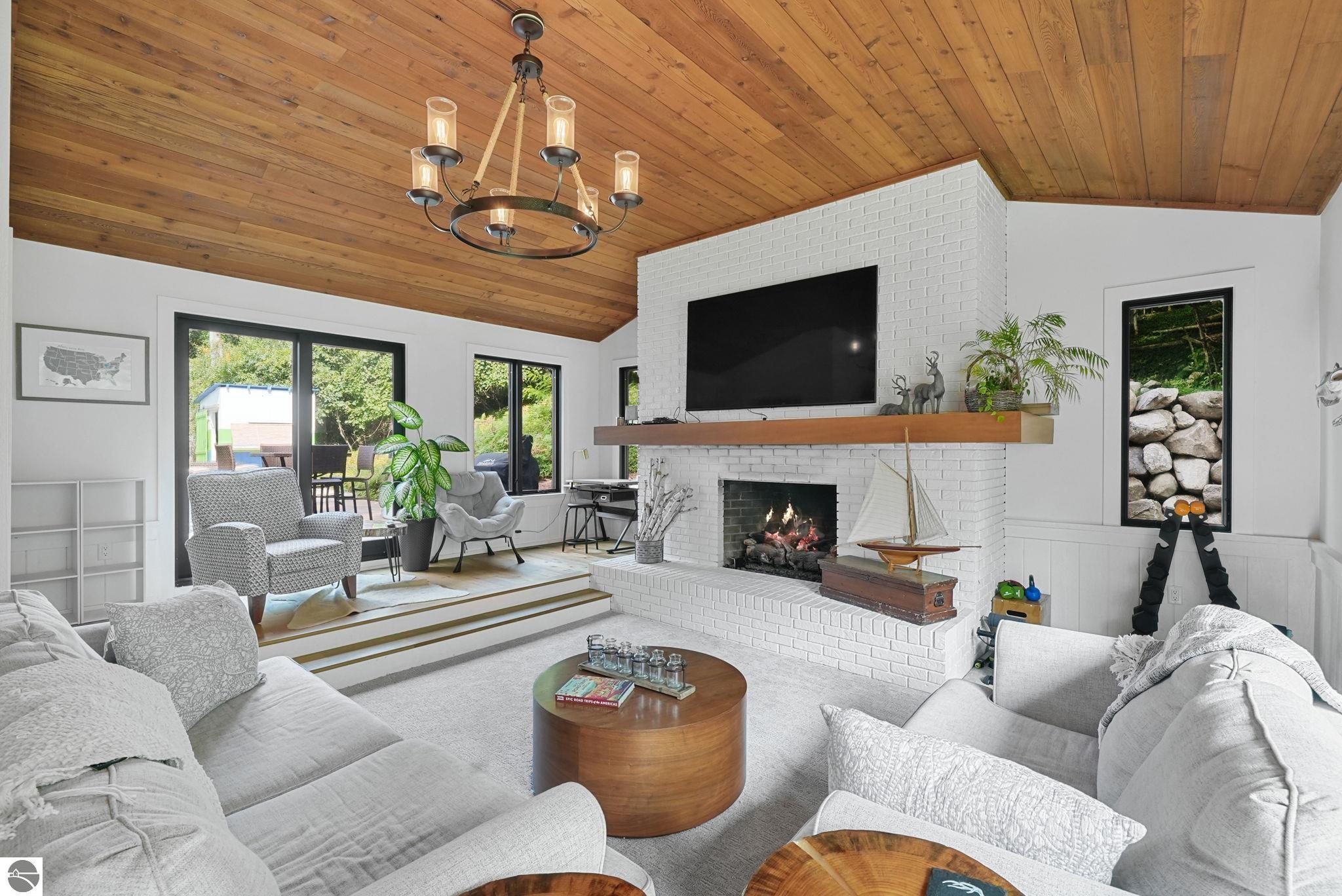 7320 Peninsula Drive