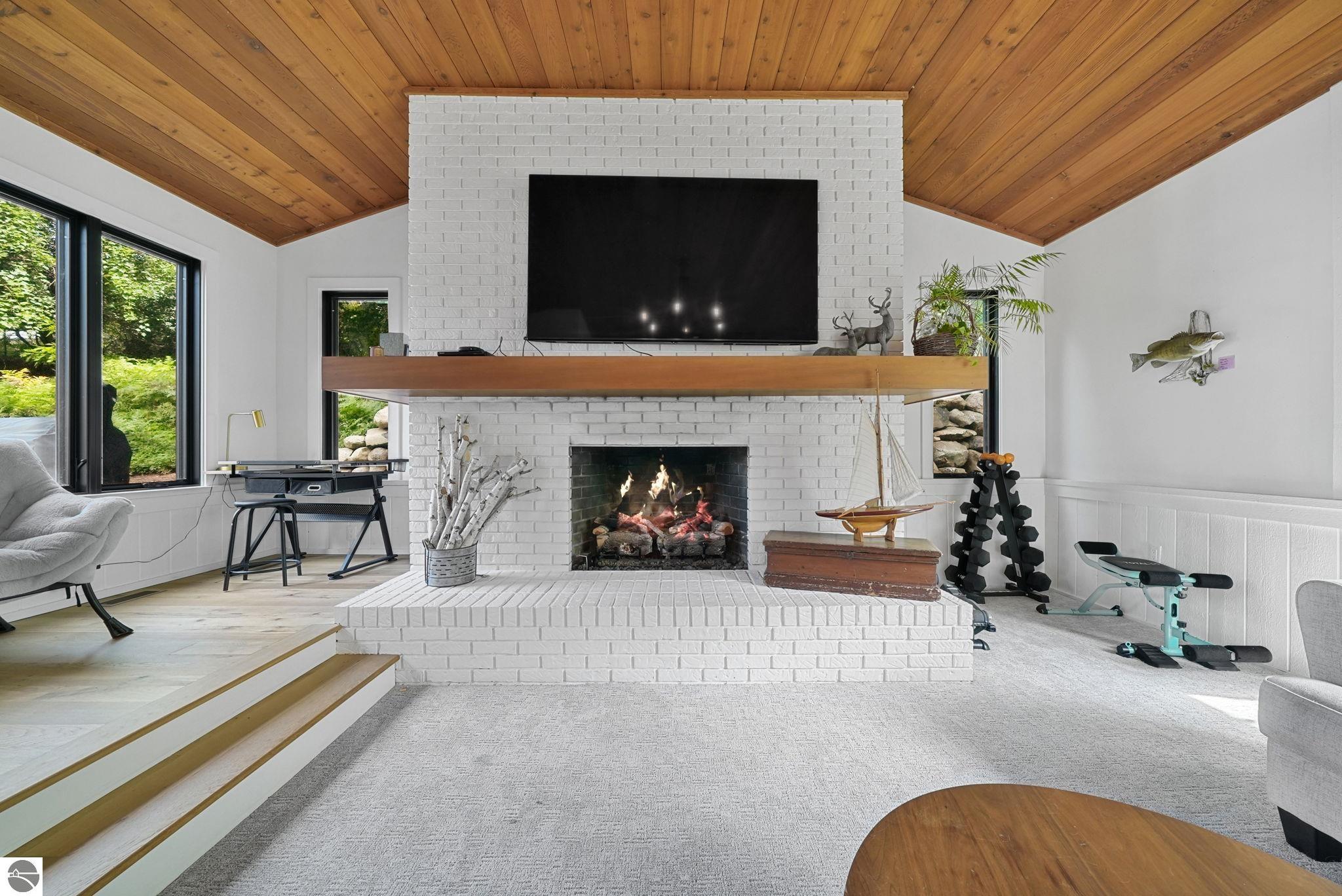 7320 Peninsula Drive