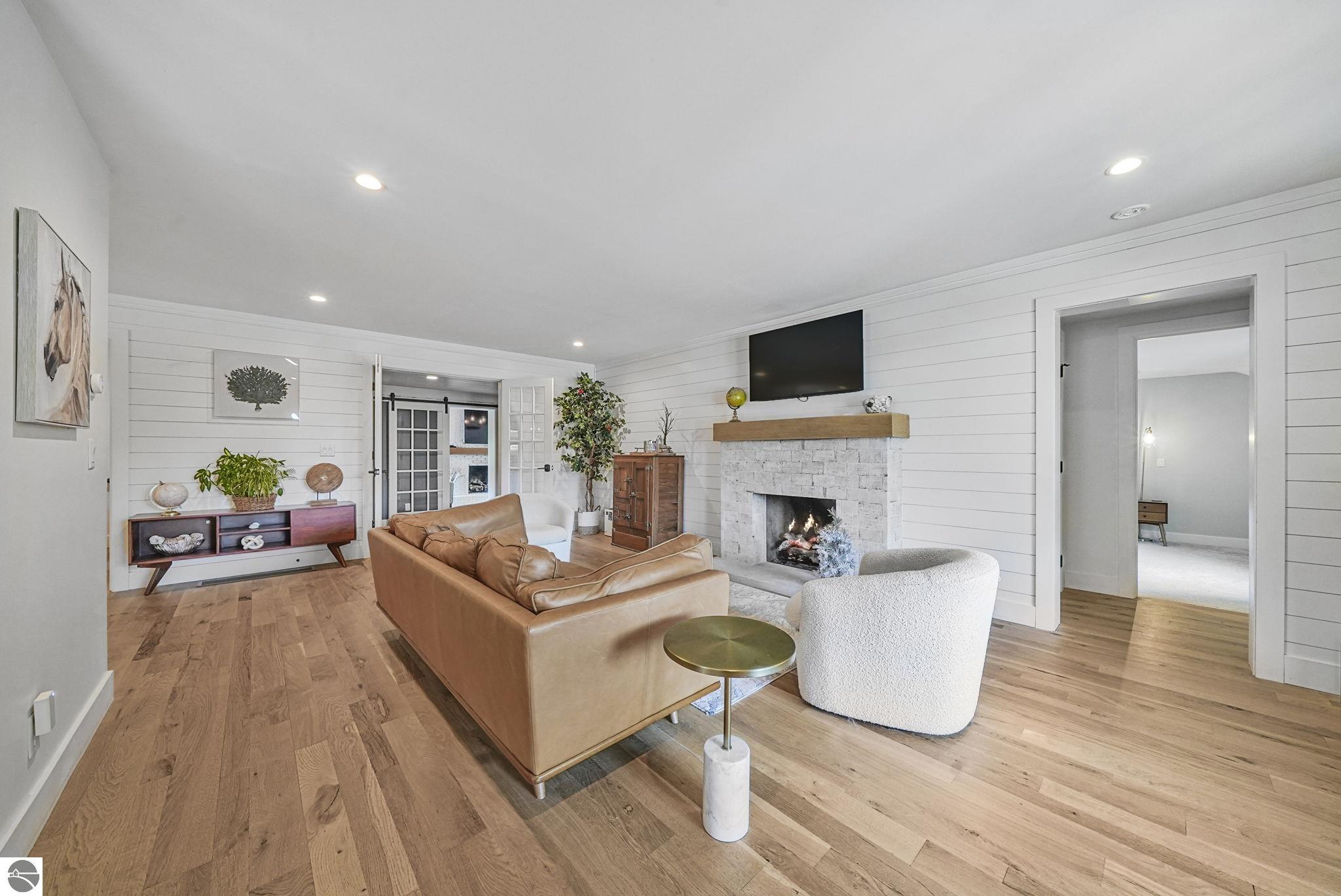 7320 Peninsula Drive