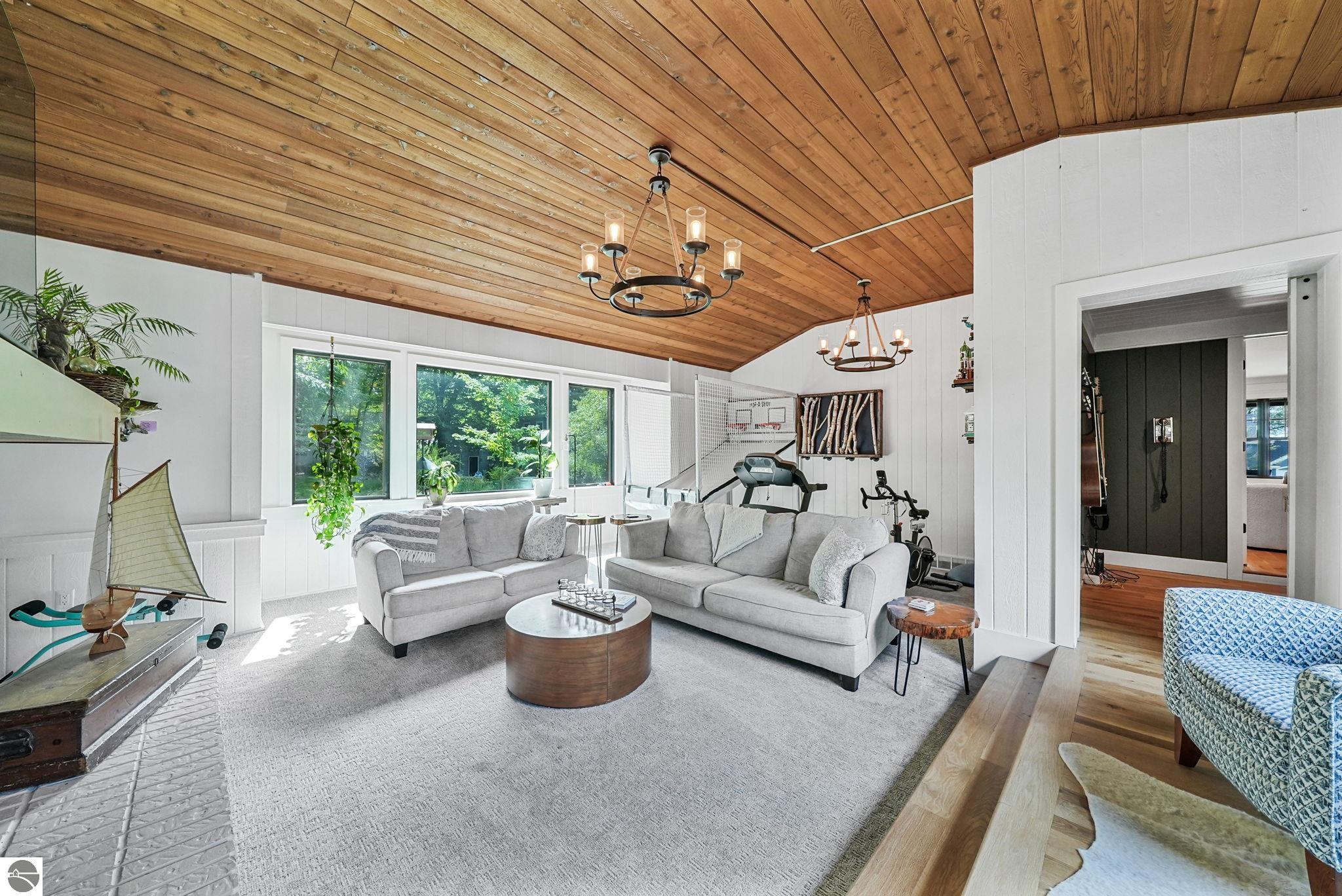 7320 Peninsula Drive