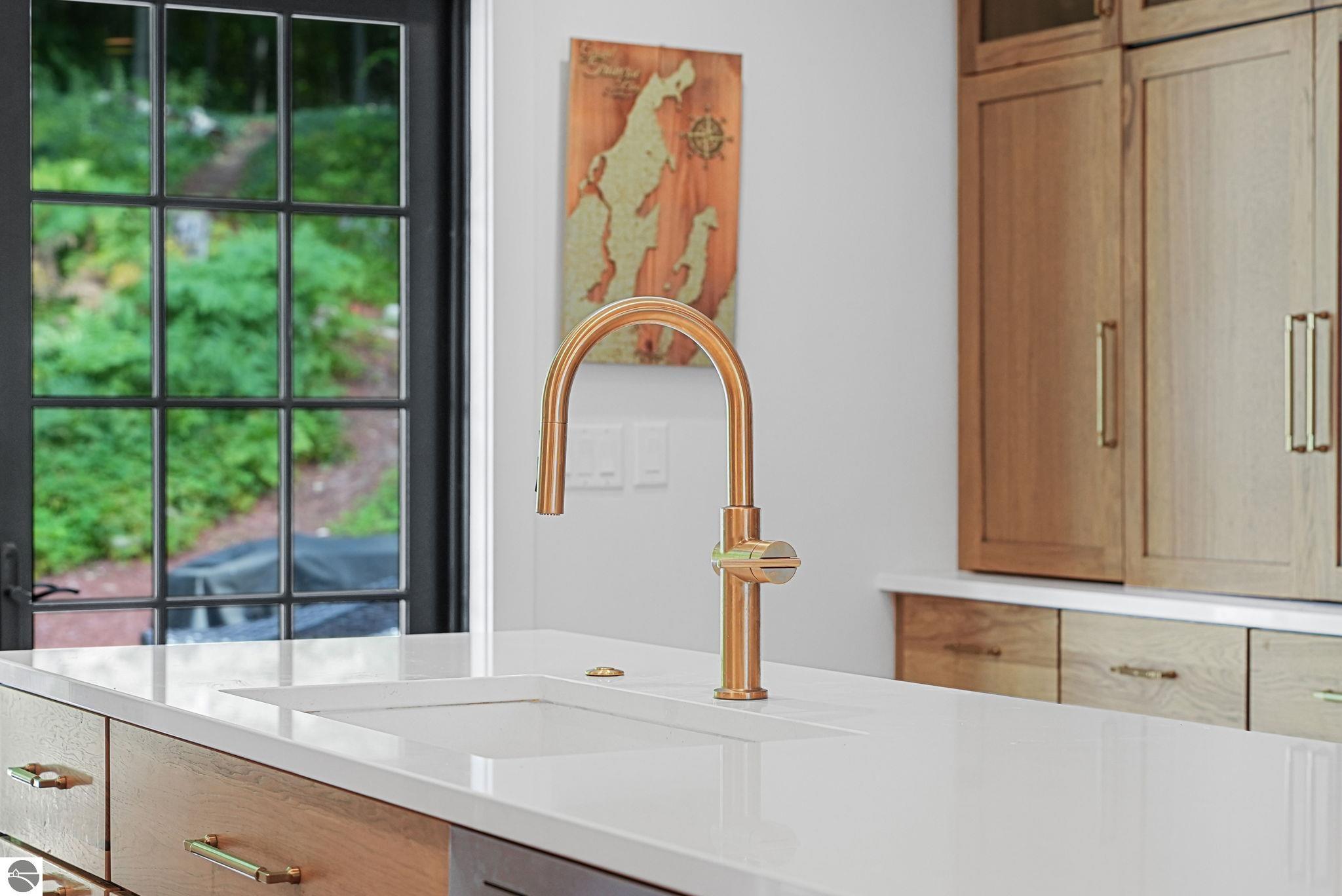 7320 Peninsula Drive