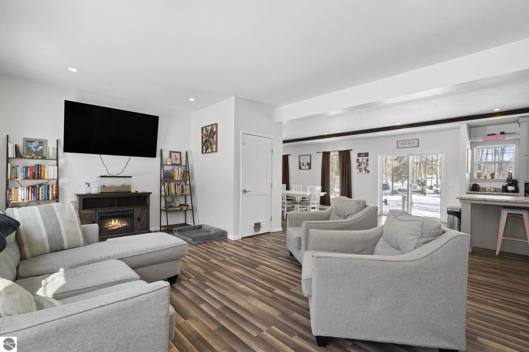 1111 SE East Lake Drive