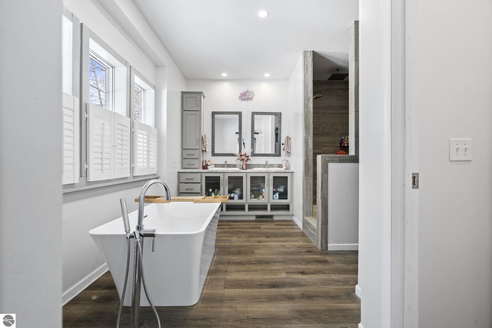 1111 SE East Lake Drive