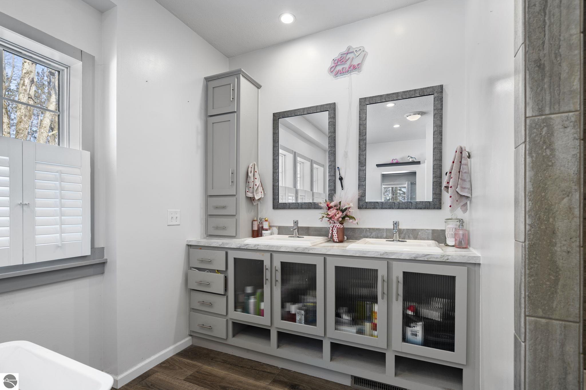 1111 SE East Lake Drive