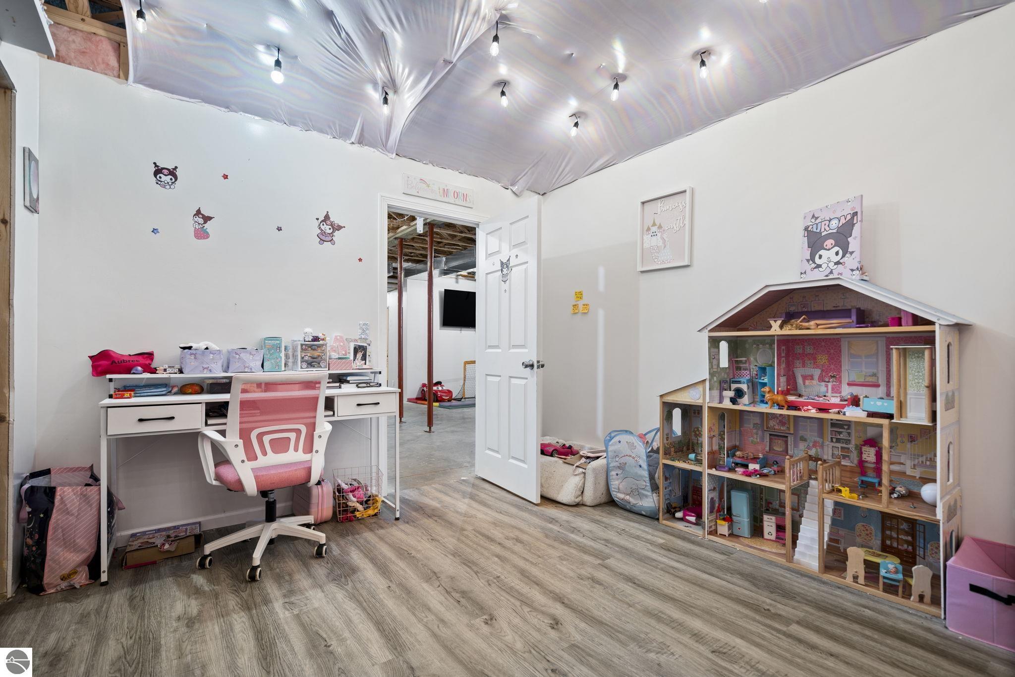 1111 SE East Lake Drive