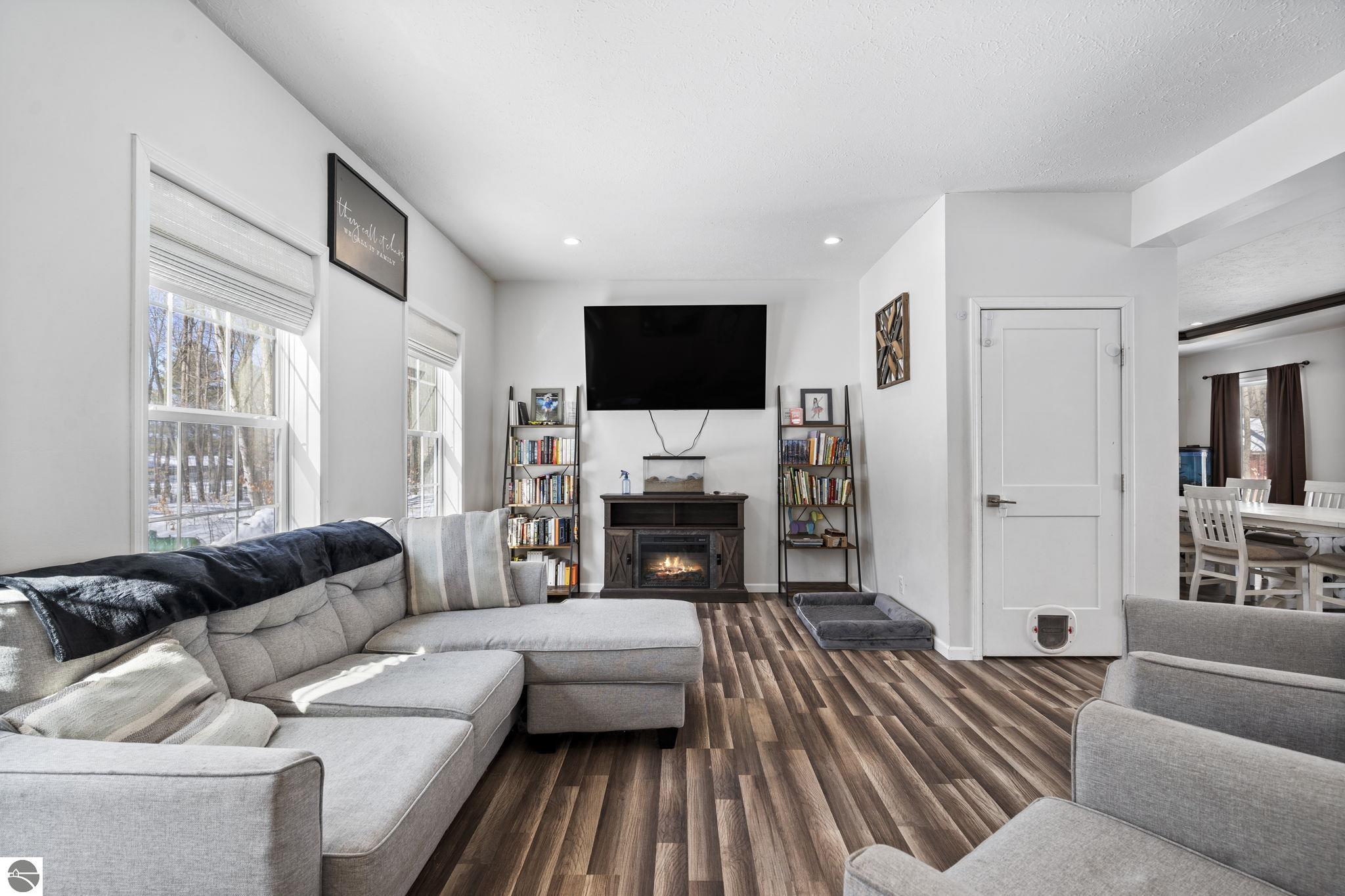 1111 SE East Lake Drive