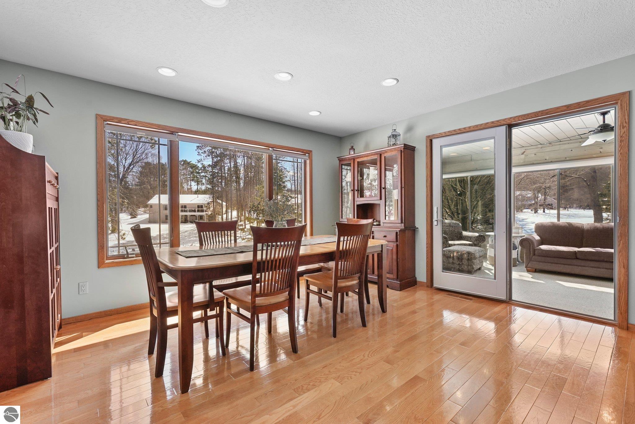 1546 Nightingale Lane