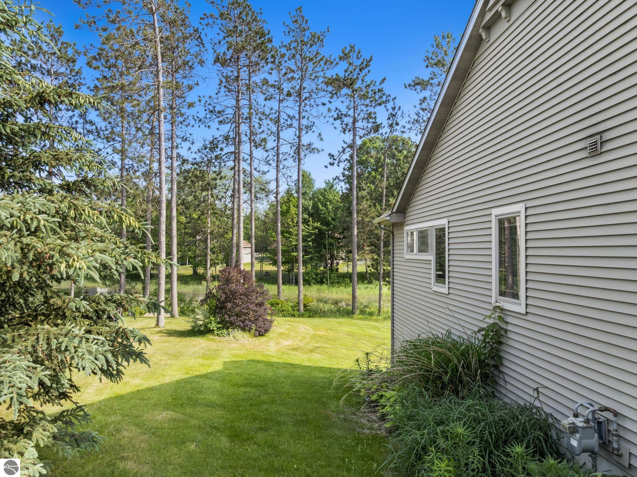 1546 Nightingale Lane