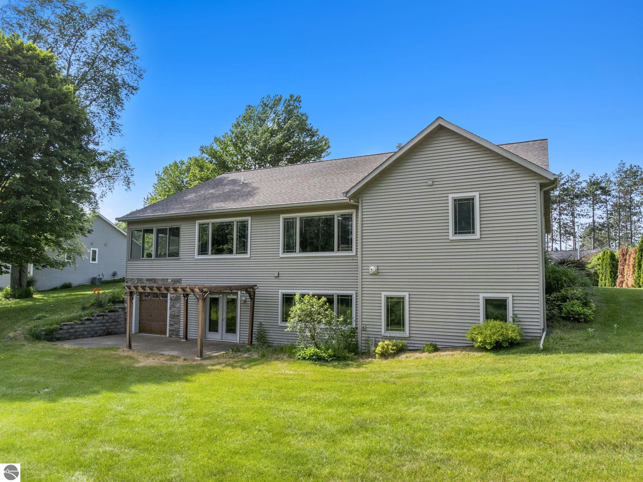 1546 Nightingale Lane