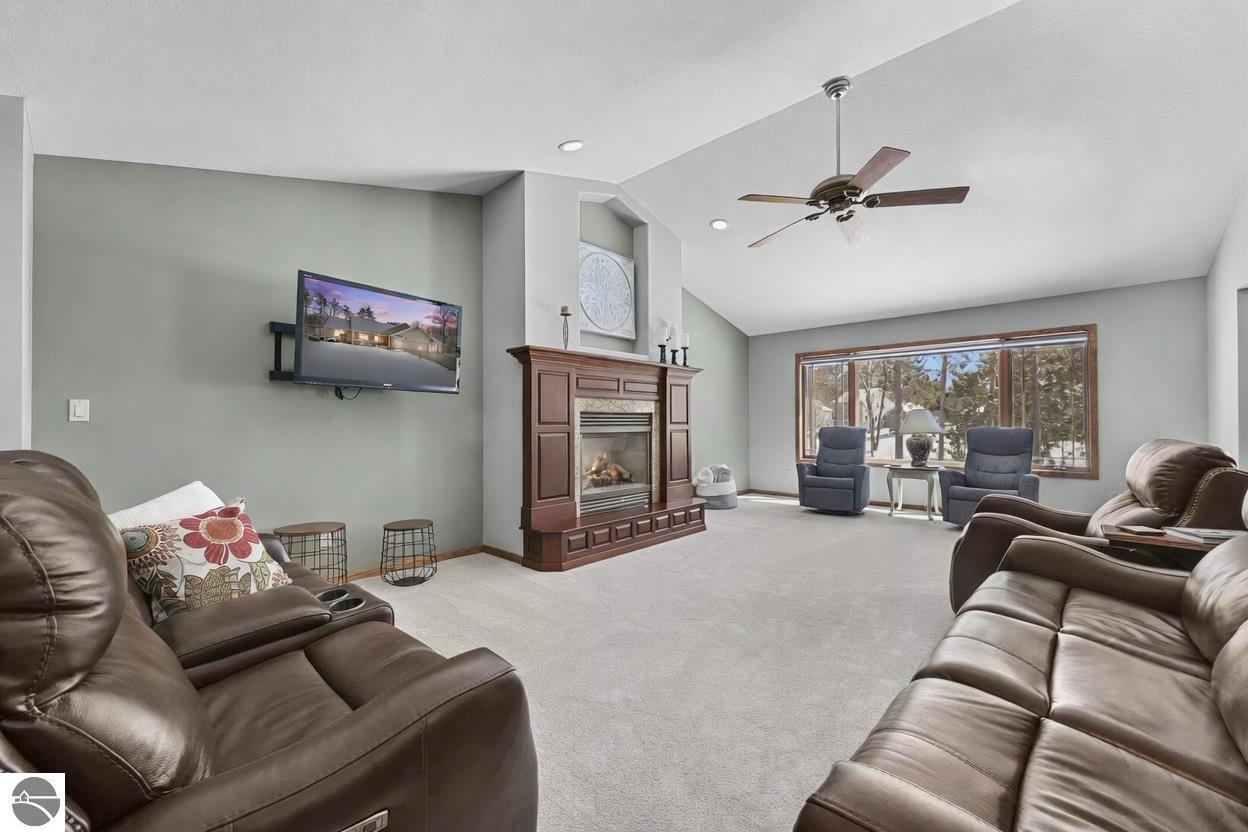 1546 Nightingale Lane