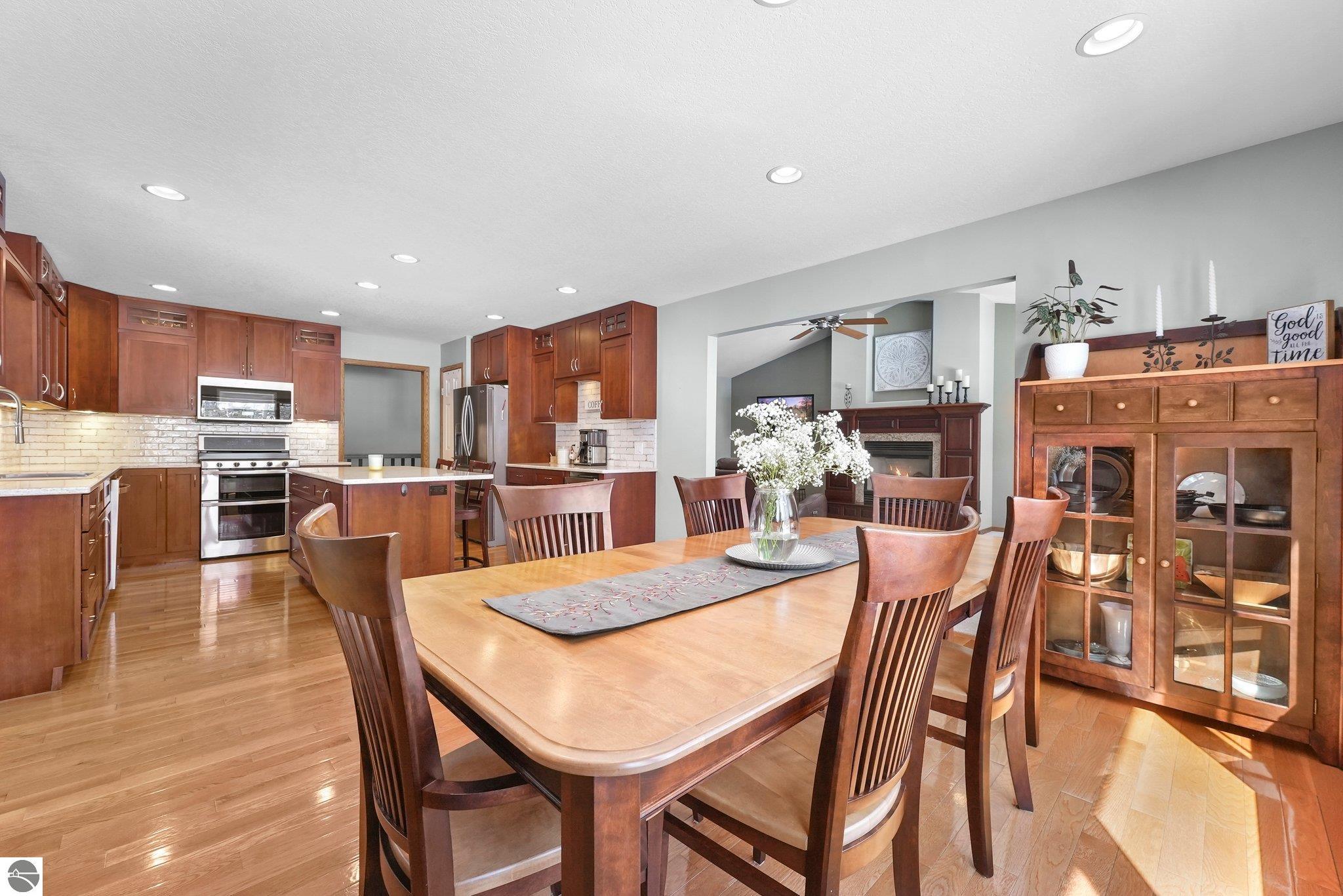 1546 Nightingale Lane