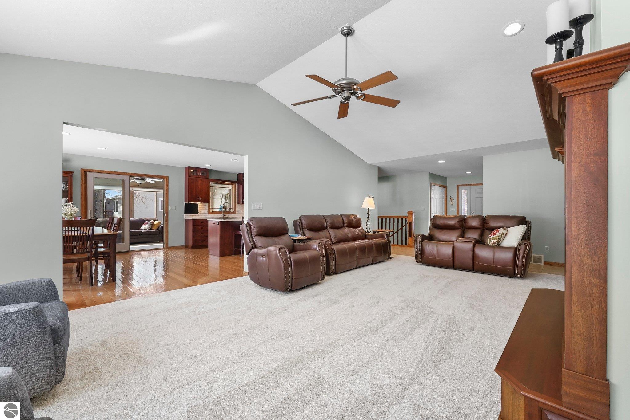 1546 Nightingale Lane