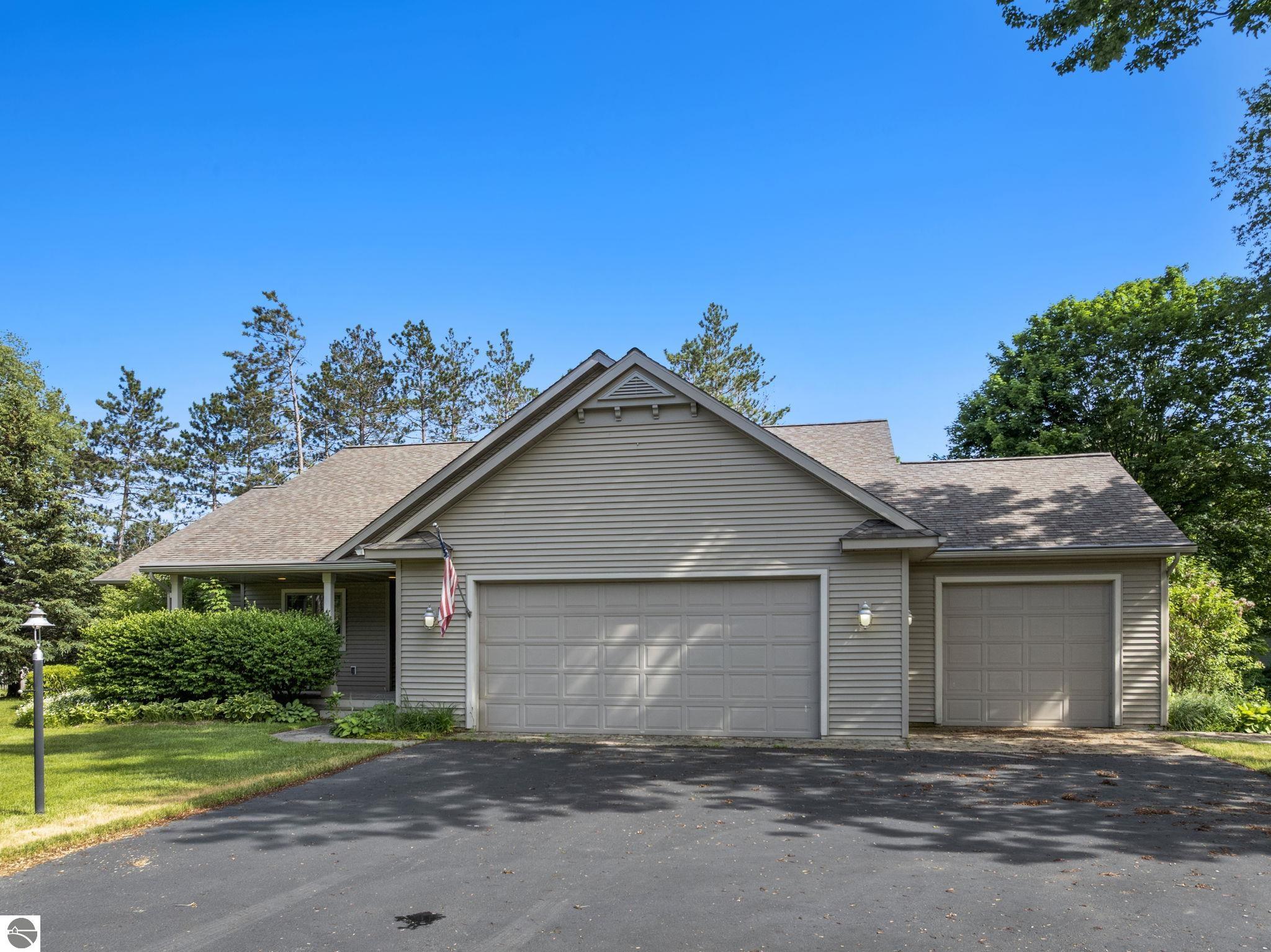 1546 Nightingale Lane