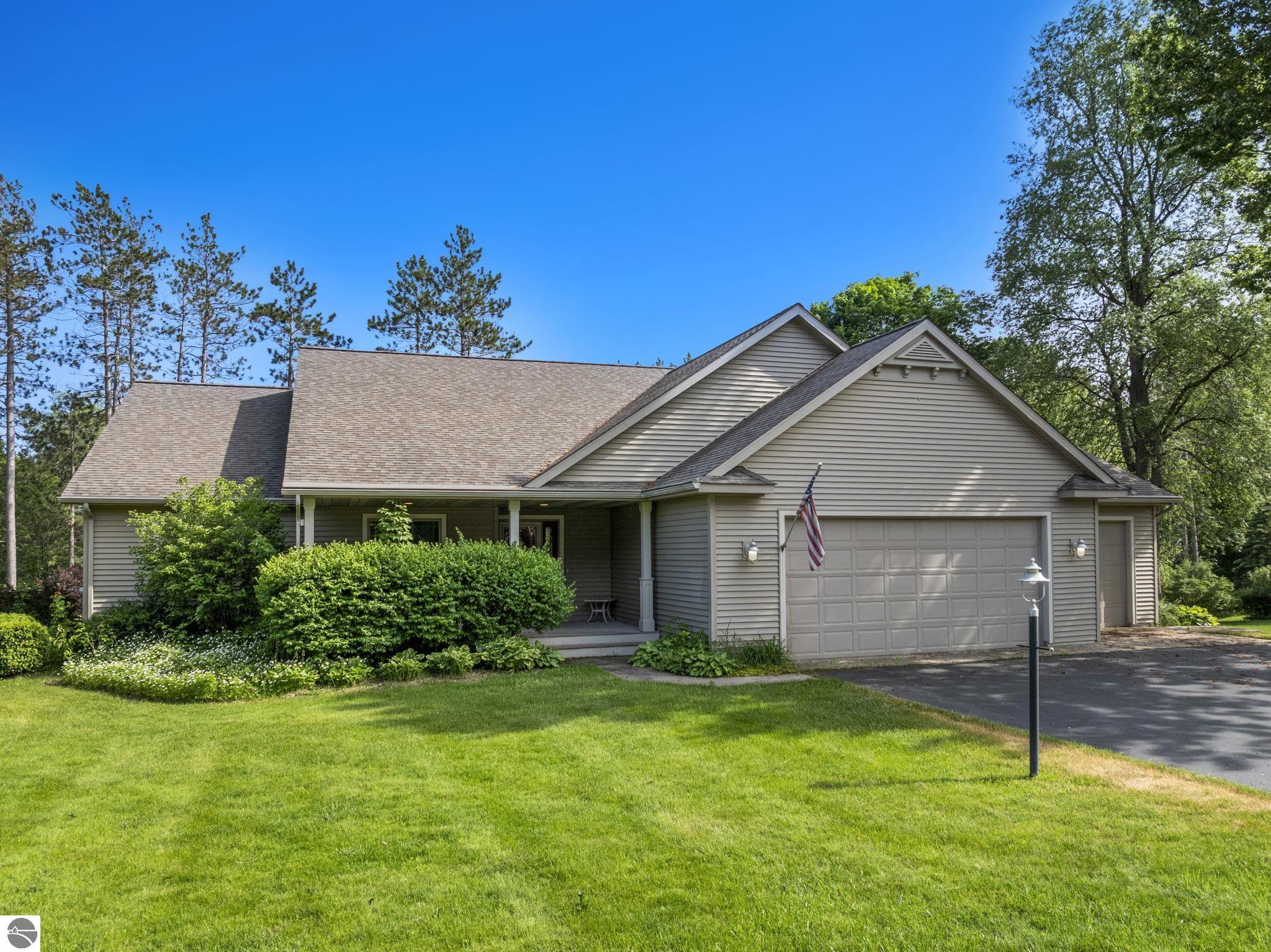 1546 Nightingale Lane