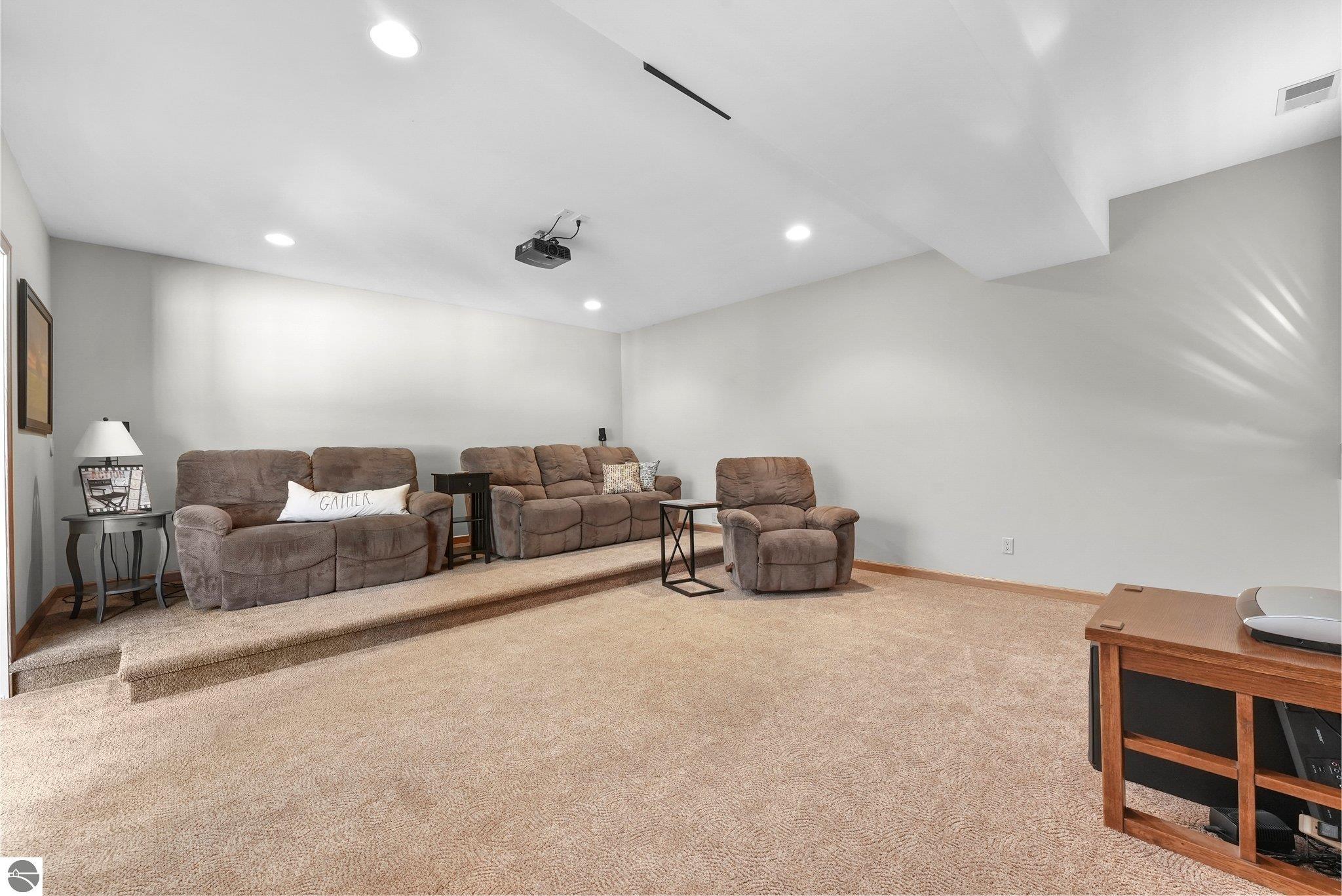 1546 Nightingale Lane