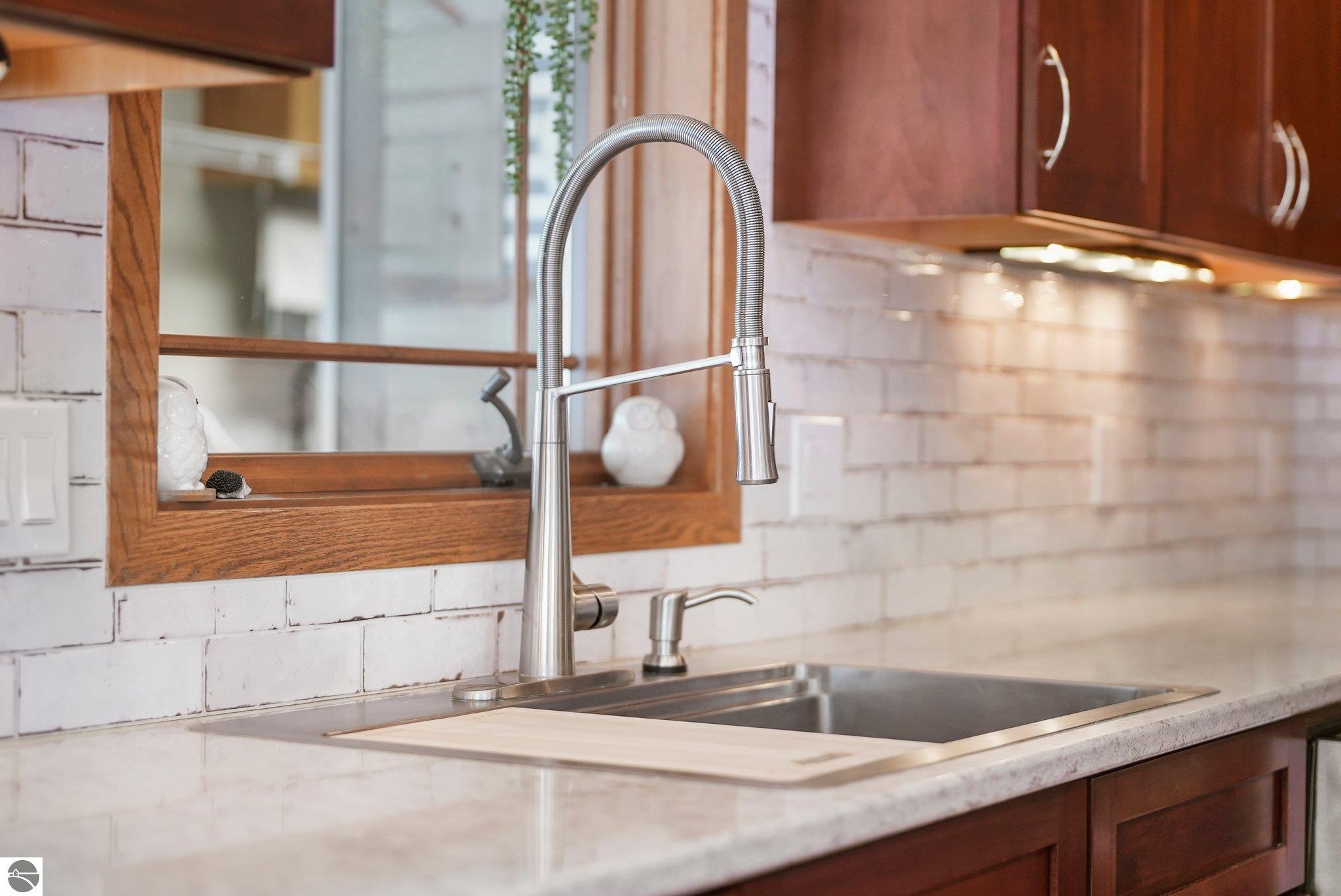 1546 Nightingale Lane