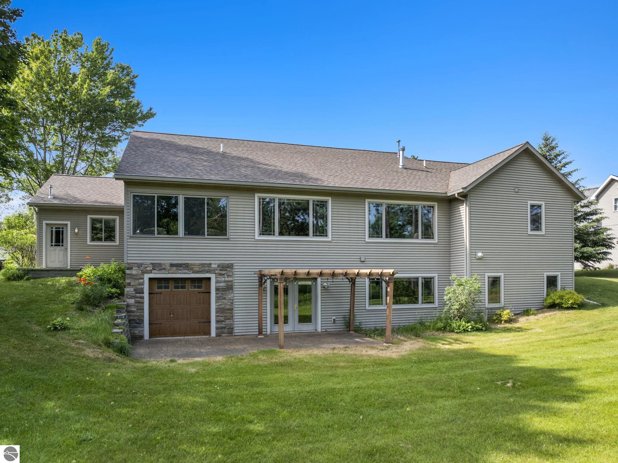 1546 Nightingale Lane