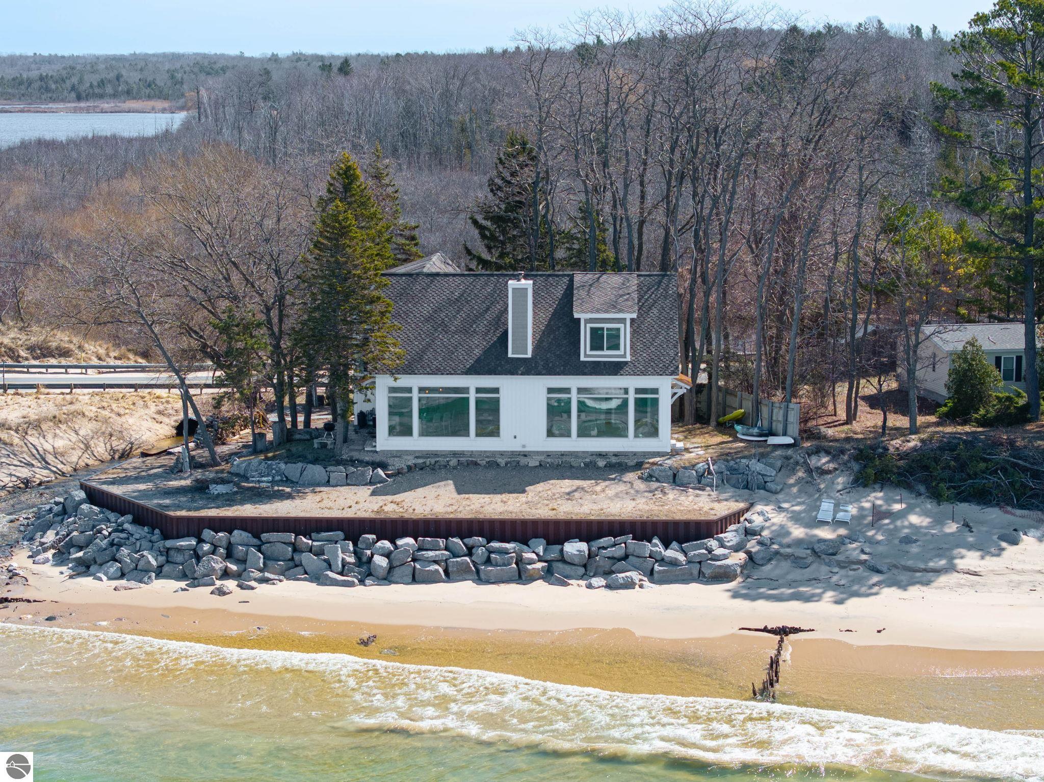 3126 Lake Shore Road