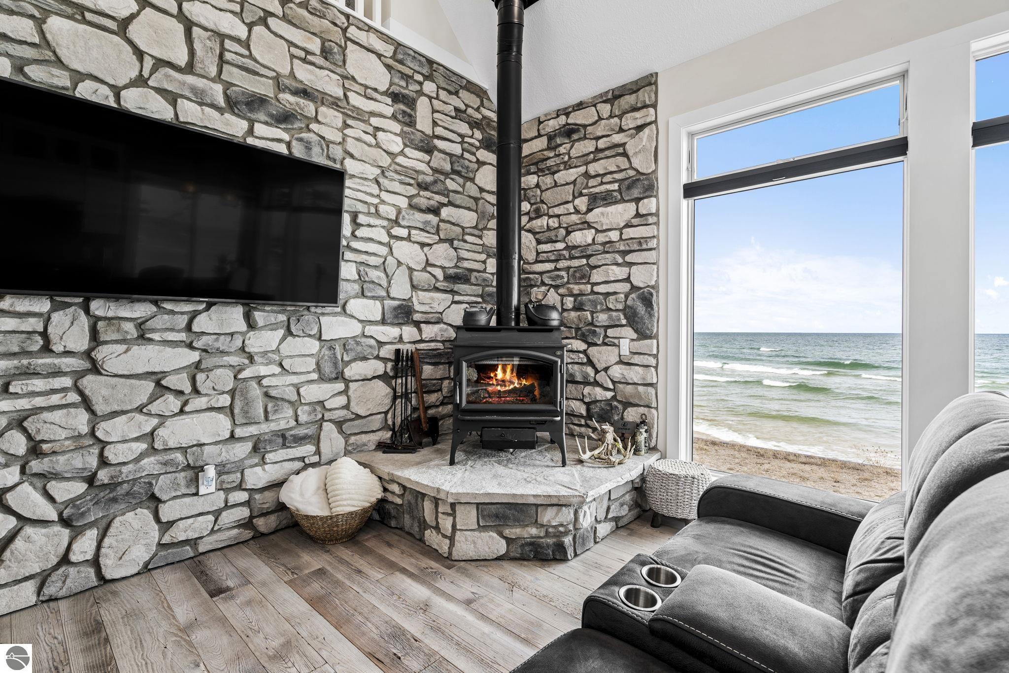 3126 Lake Shore Road