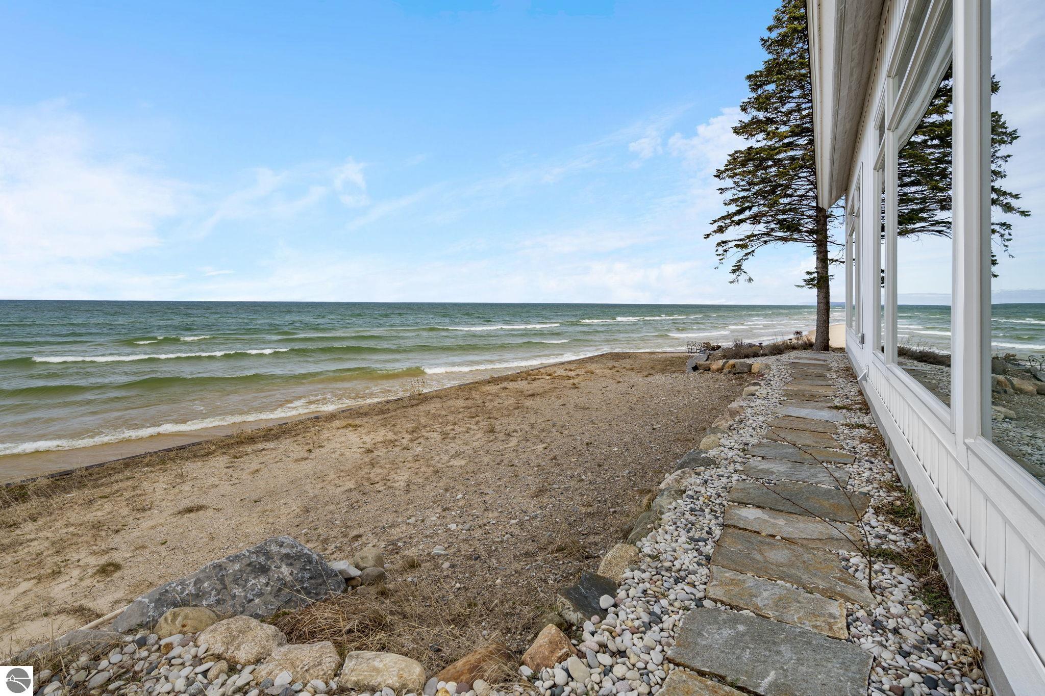 3126 Lake Shore Road