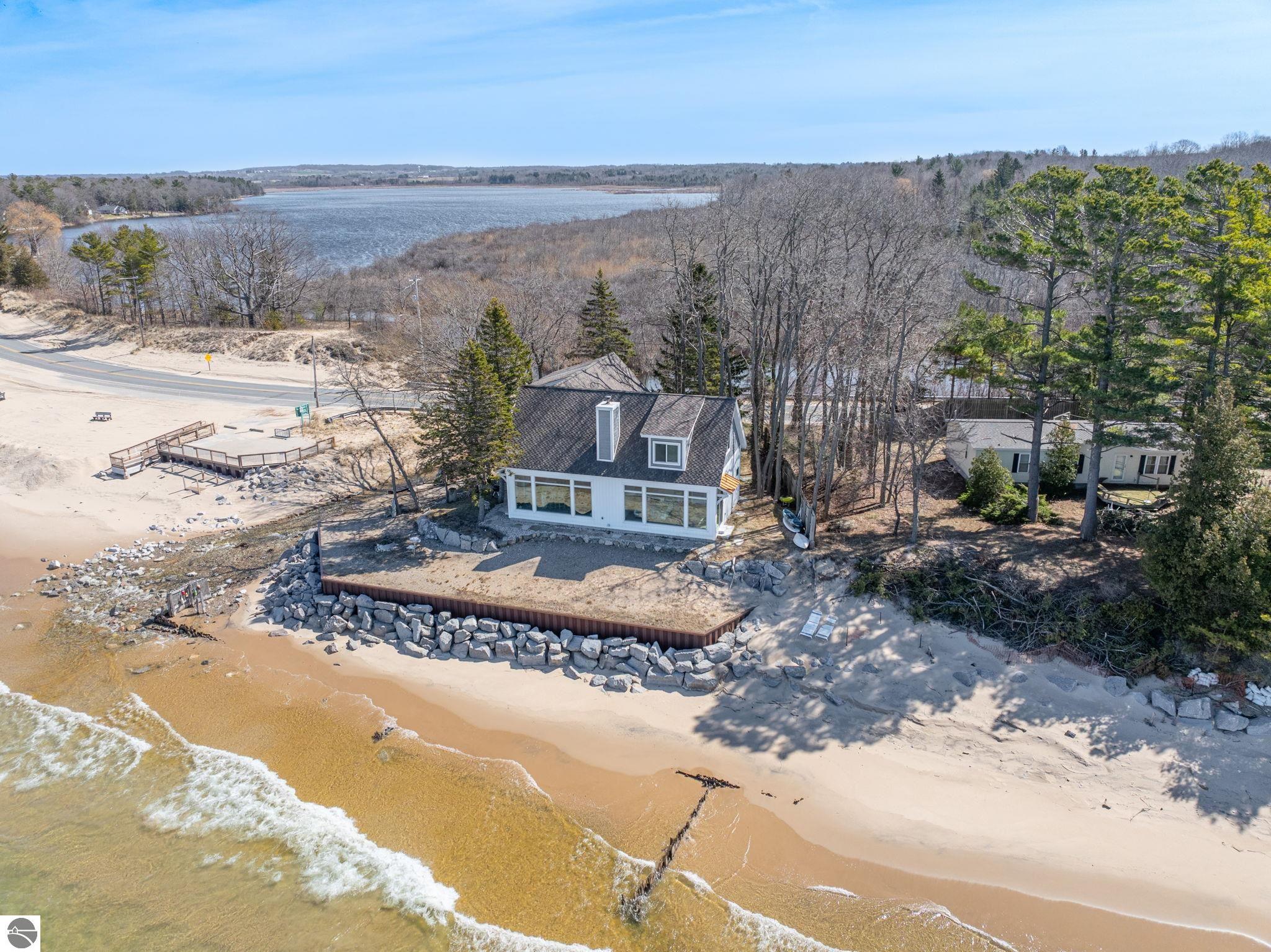 3126 Lake Shore Road