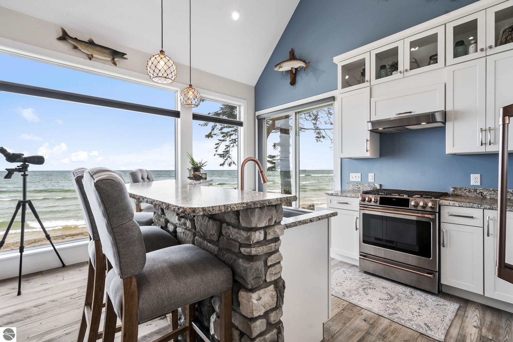 3126 Lake Shore Road