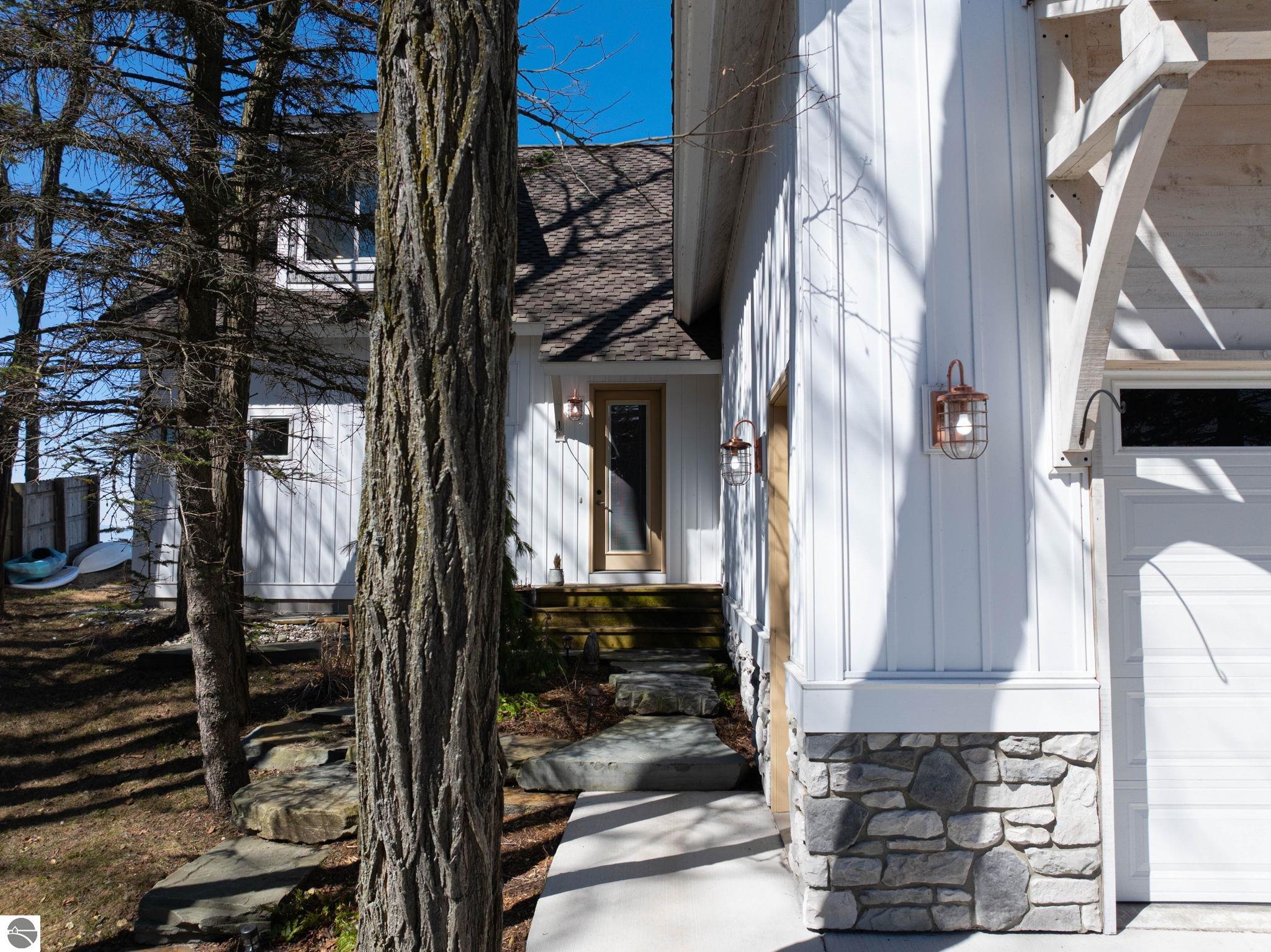 3126 Lake Shore Road