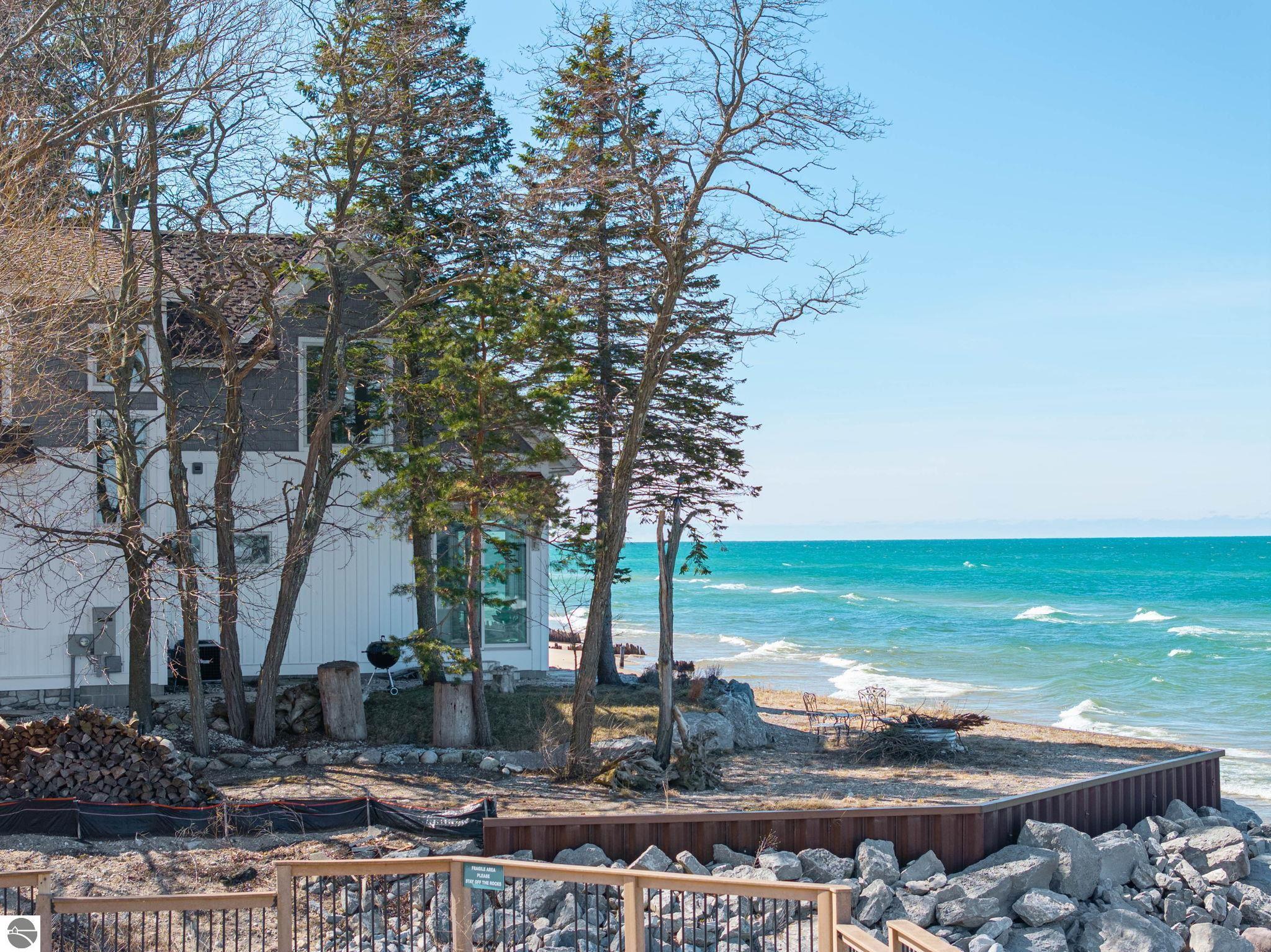 3126 Lake Shore Road