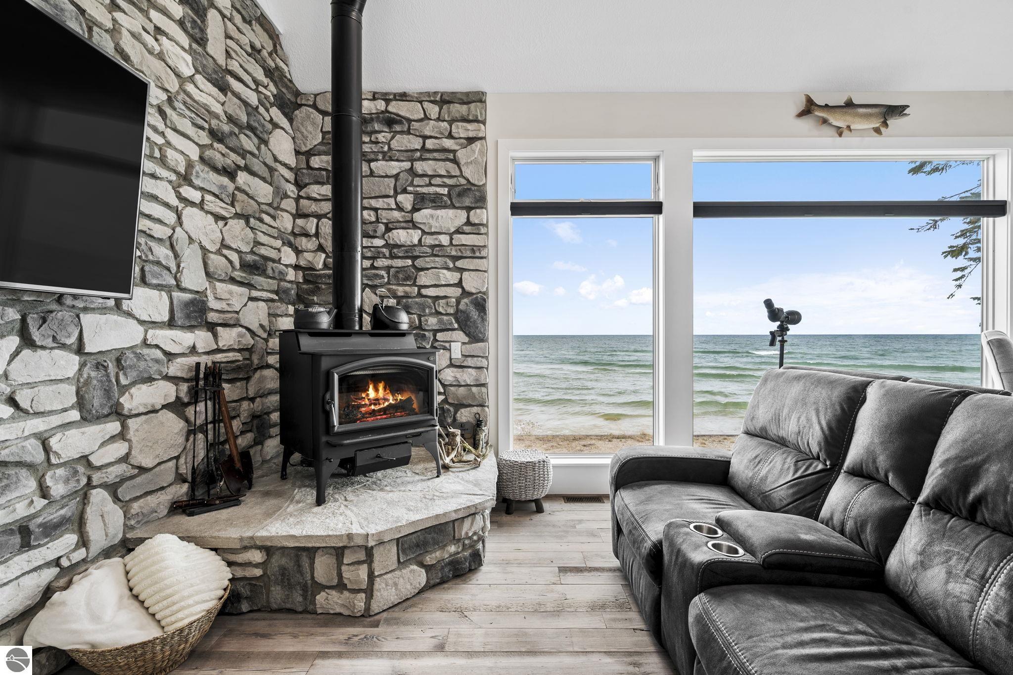 3126 Lake Shore Road