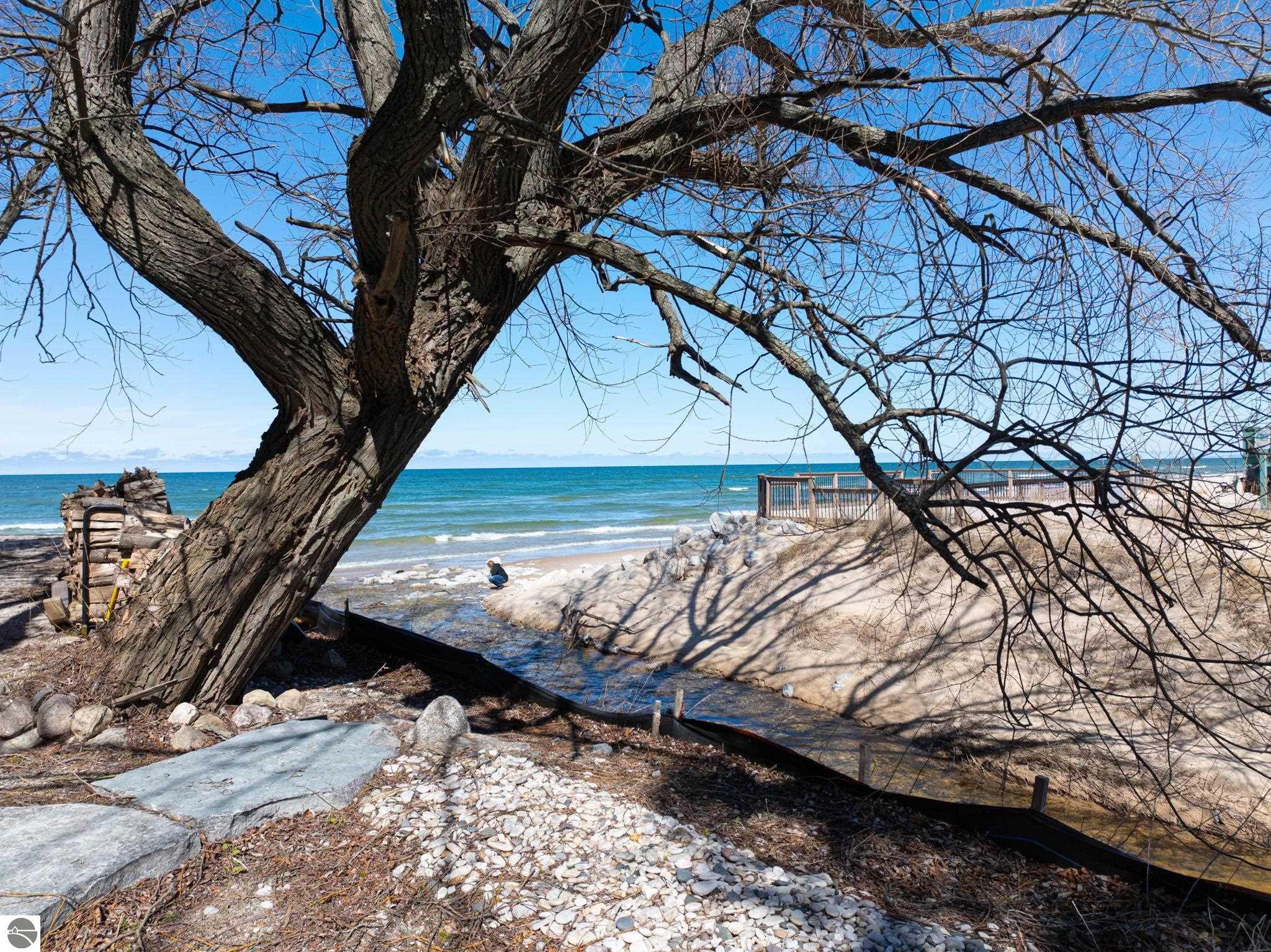 3126 Lake Shore Road