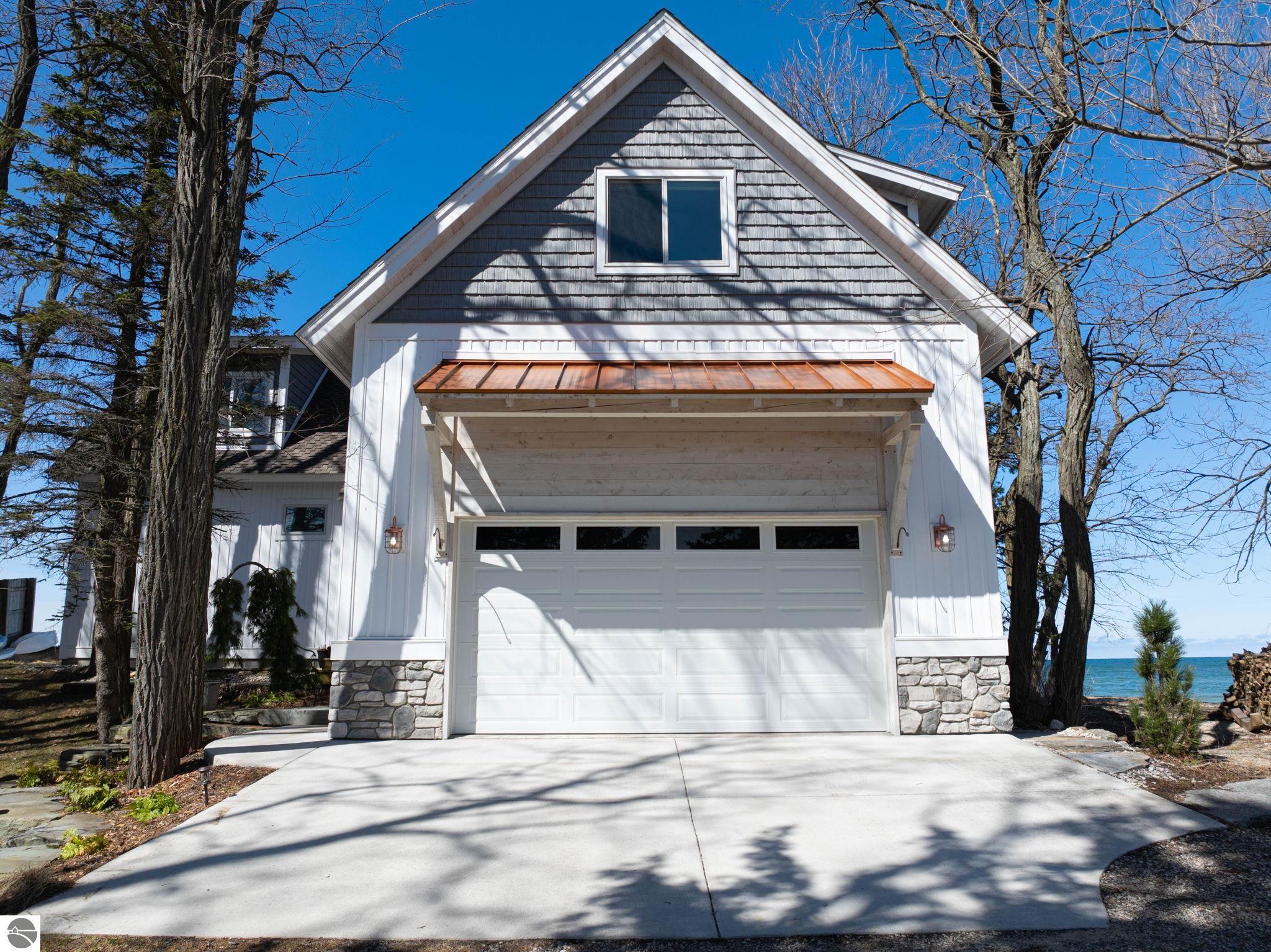 3126 Lake Shore Road