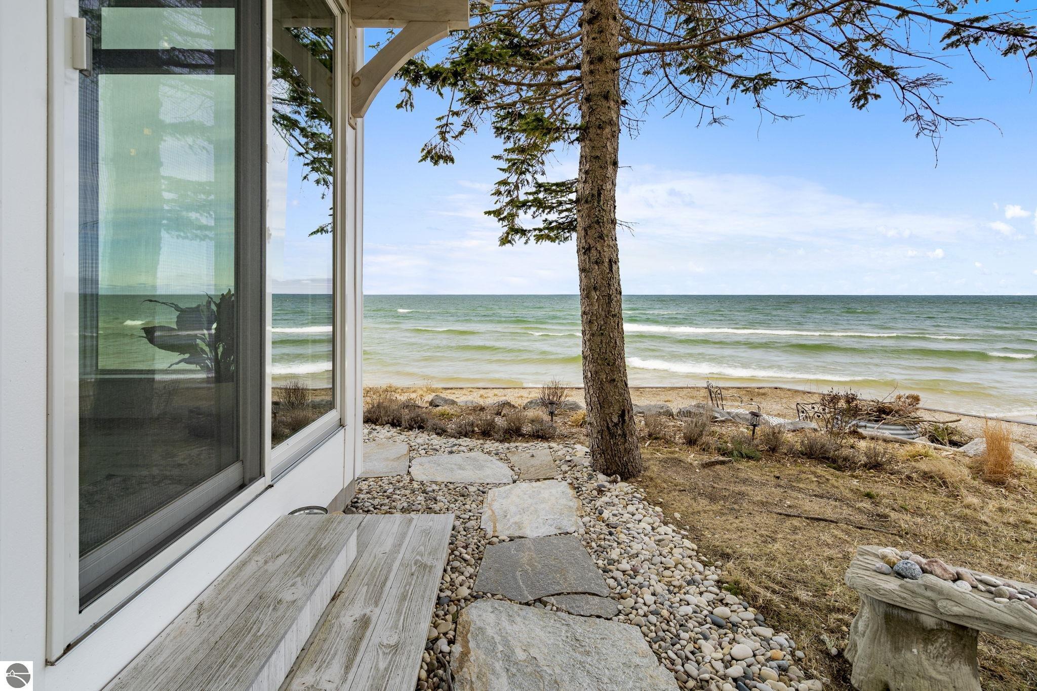 3126 Lake Shore Road