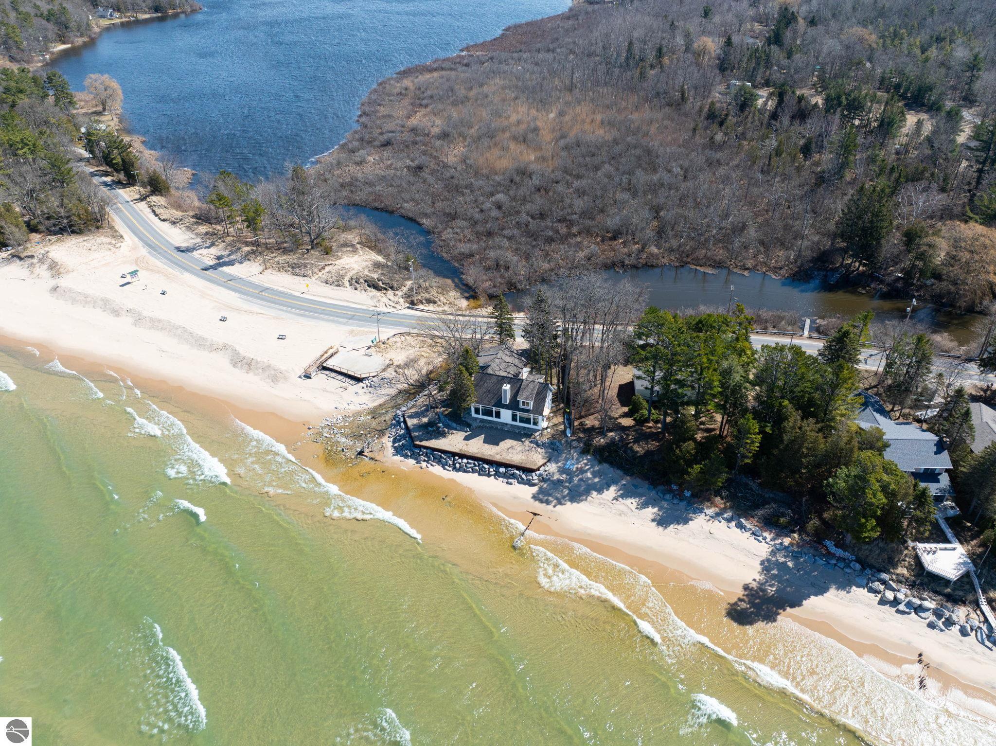 3126 Lake Shore Road